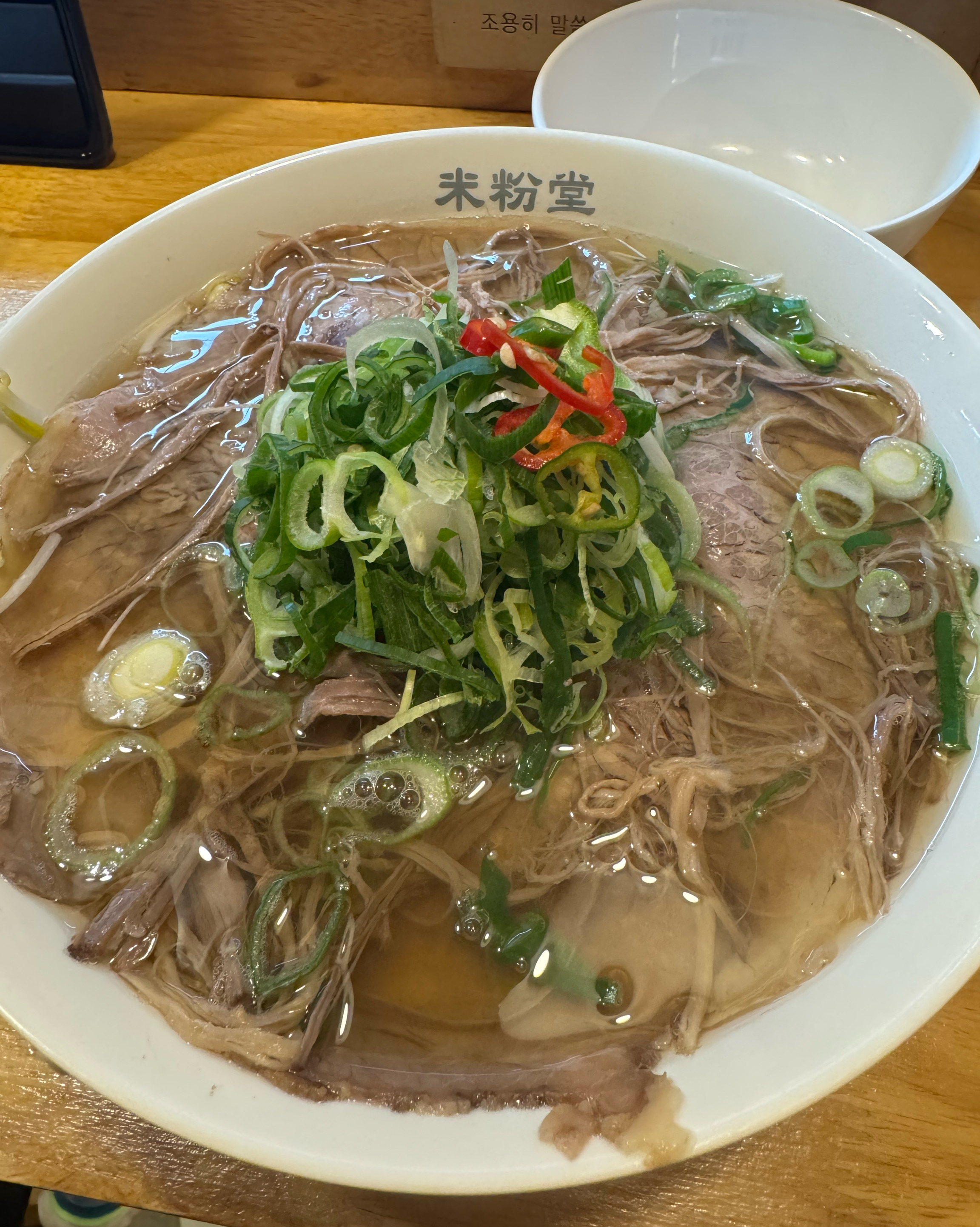 얼굴 따갑게 추운 날에 미분당 국물 한번이면 속이 다 녹네요:) 오늘도 여전히 맛있고 깔끔