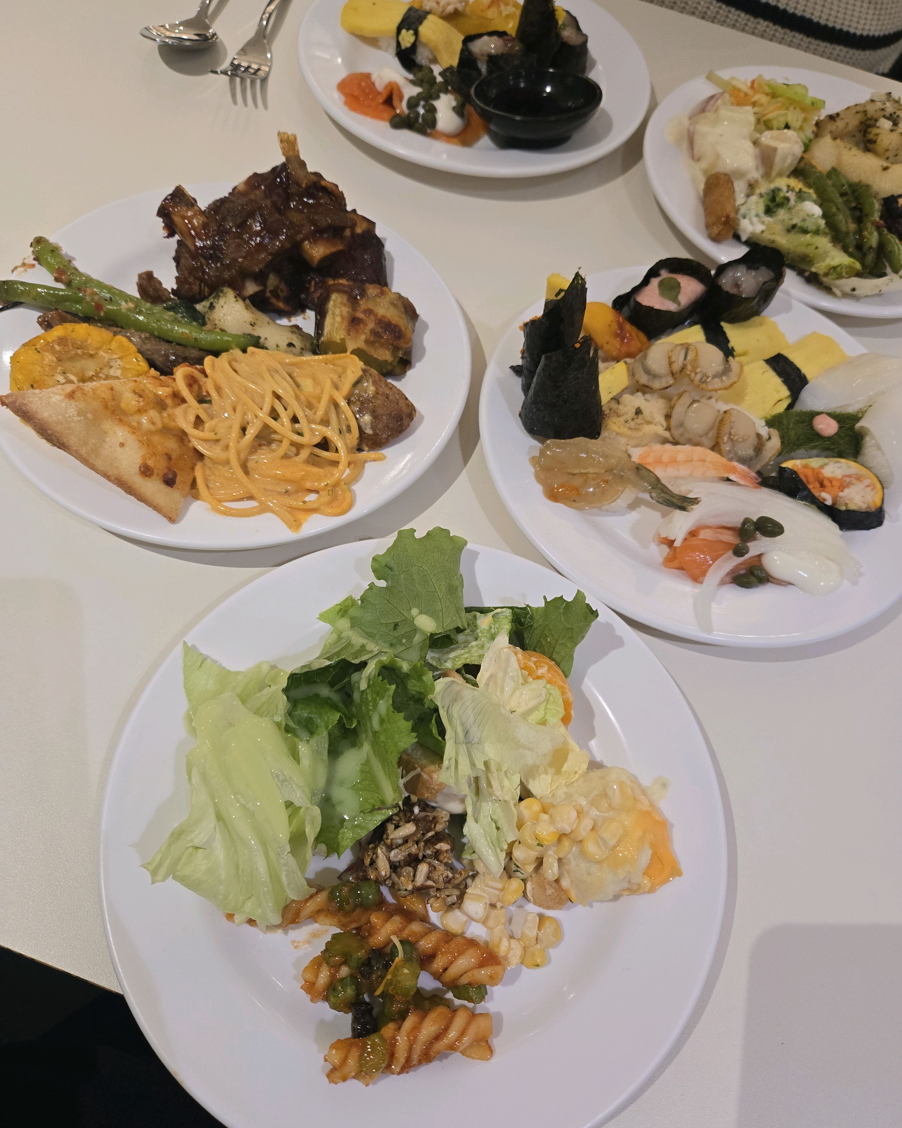 오랜만에 아들친구네 가족이랑 맛있는 점심 먹었어요~ - 전주 객사 맛집 애슐리퀸즈 NC전주점