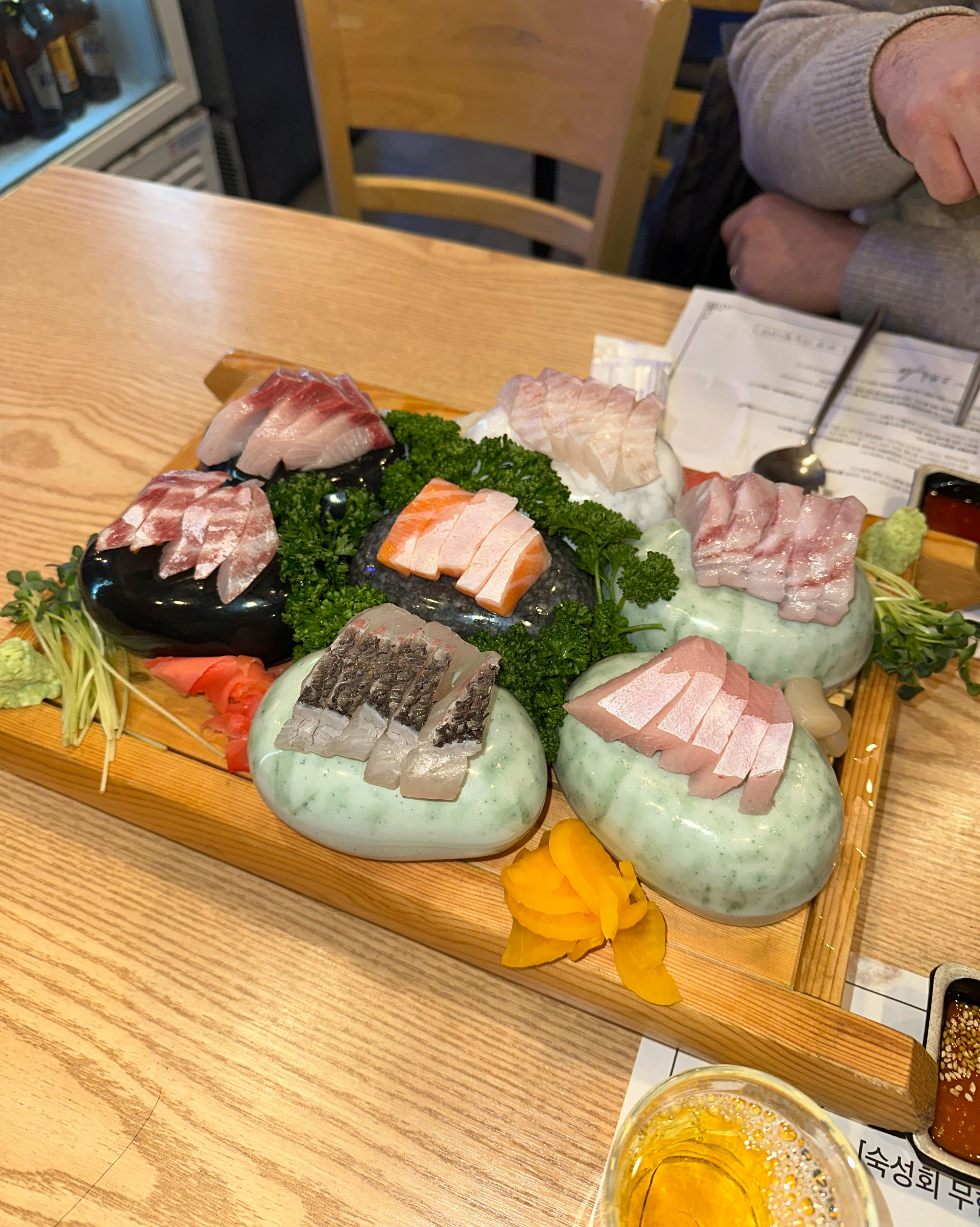 진짜.. 환장하게 맛있어요 기본적으로 너무 신선하고 숙성회라 그런가 식감이 장난아니에요ㅠㅠ