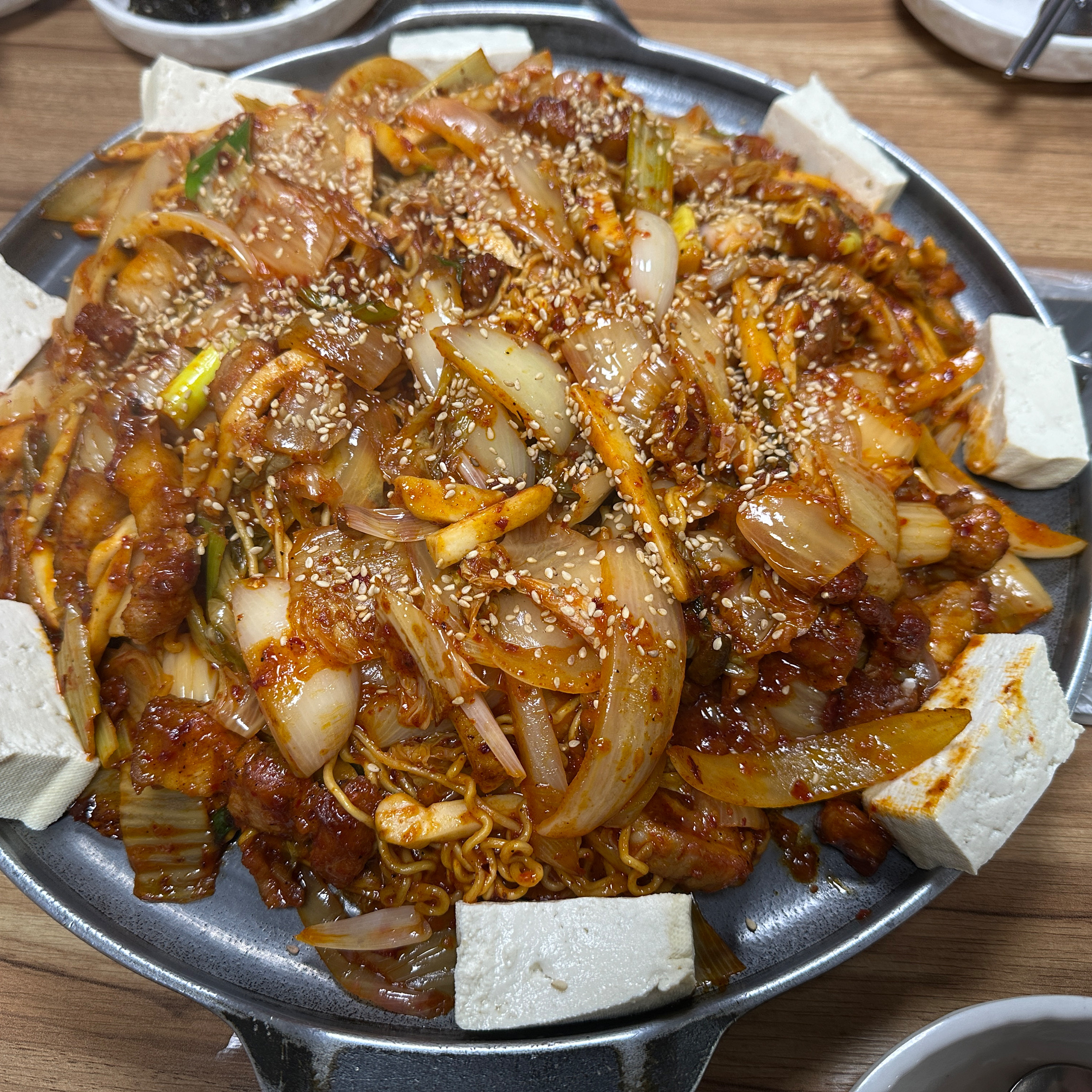 
답십리역식당 통돼지 두루치기 김치찌개 전문점