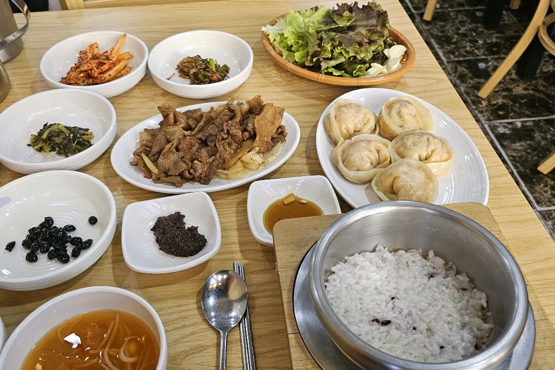 Bonghwasan Station Cheonggukjang Restaurant Taeneung Pig Bulbaek Hand Mandu