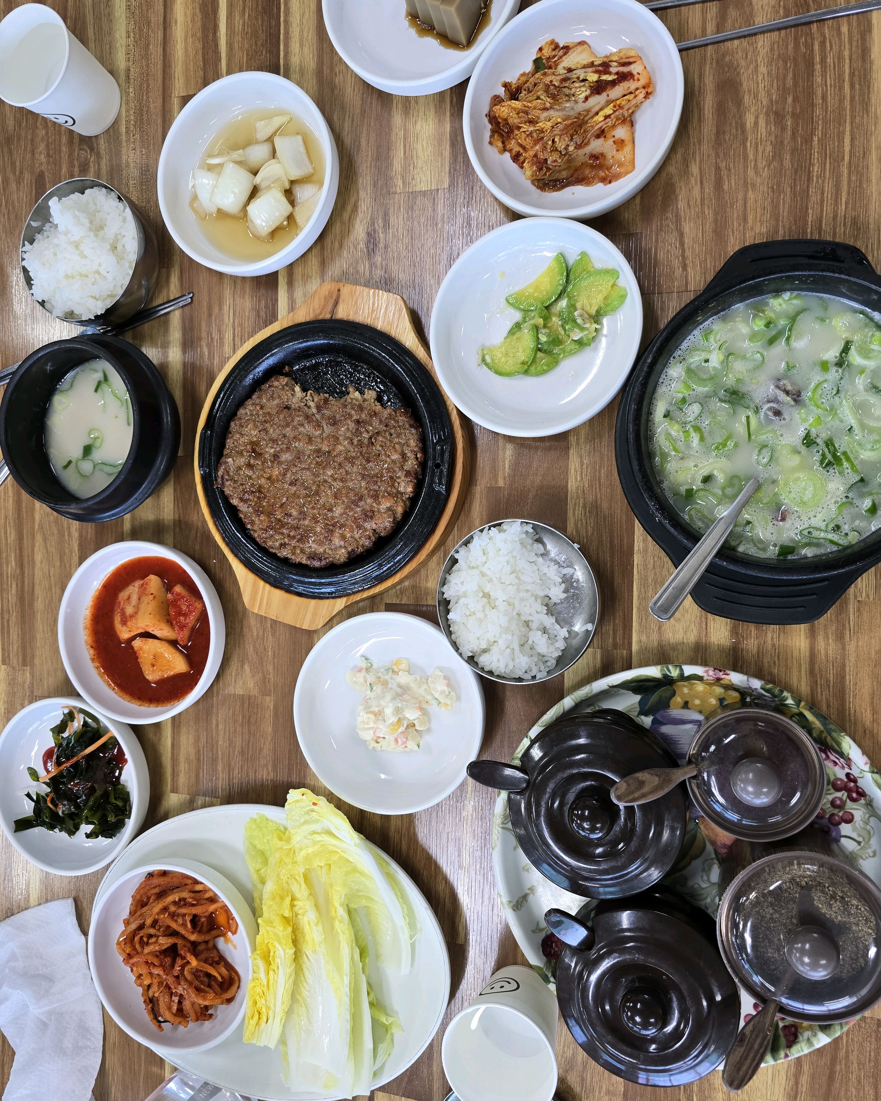 Dongcheongol is famous for Soyosan Station restaurants