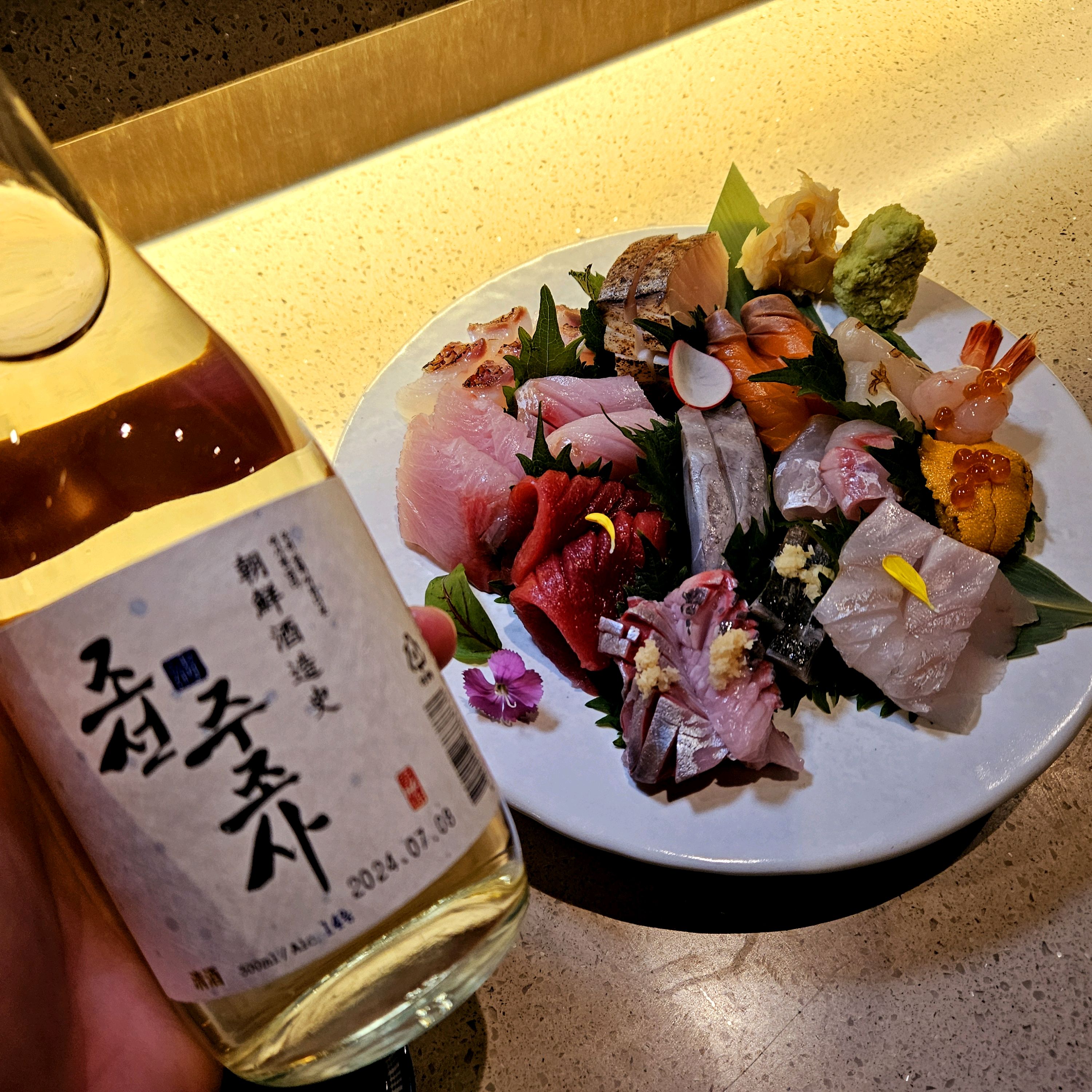 음식이 맛있고 안주도 섬세하면서 디테일이 있는 일식입니다. 어수선한 이자카야와 달리 차분하