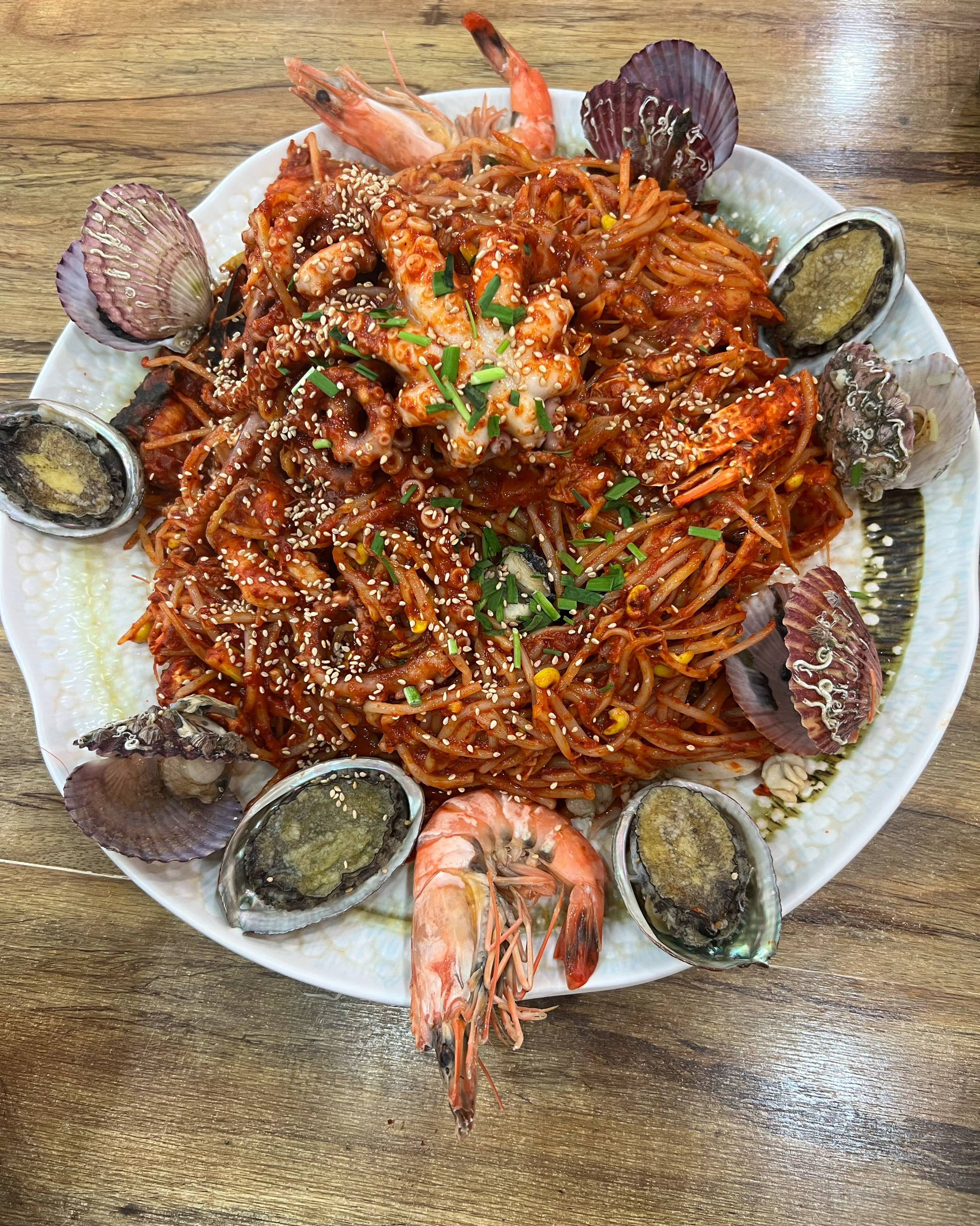 Janghanpyeong Station Seafood Steamed Seafood Noodles with Steamed Seafood Hand Kalguksu