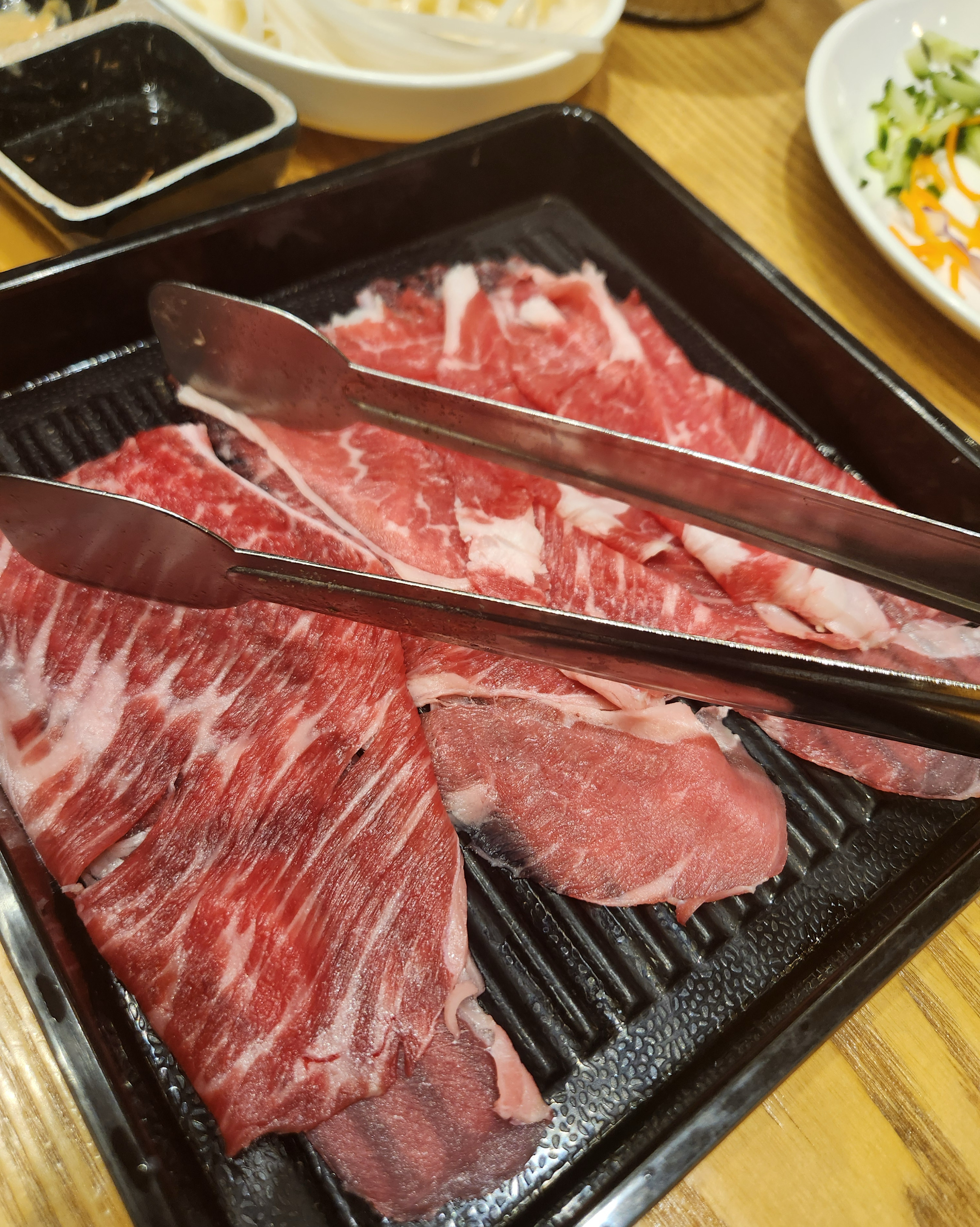 고기 무한리필이라 좋아요 주말 저녁 6시 기준 웨이팅 있어요 - 울산 울주군 맛집 샤브20 울산남구범서점