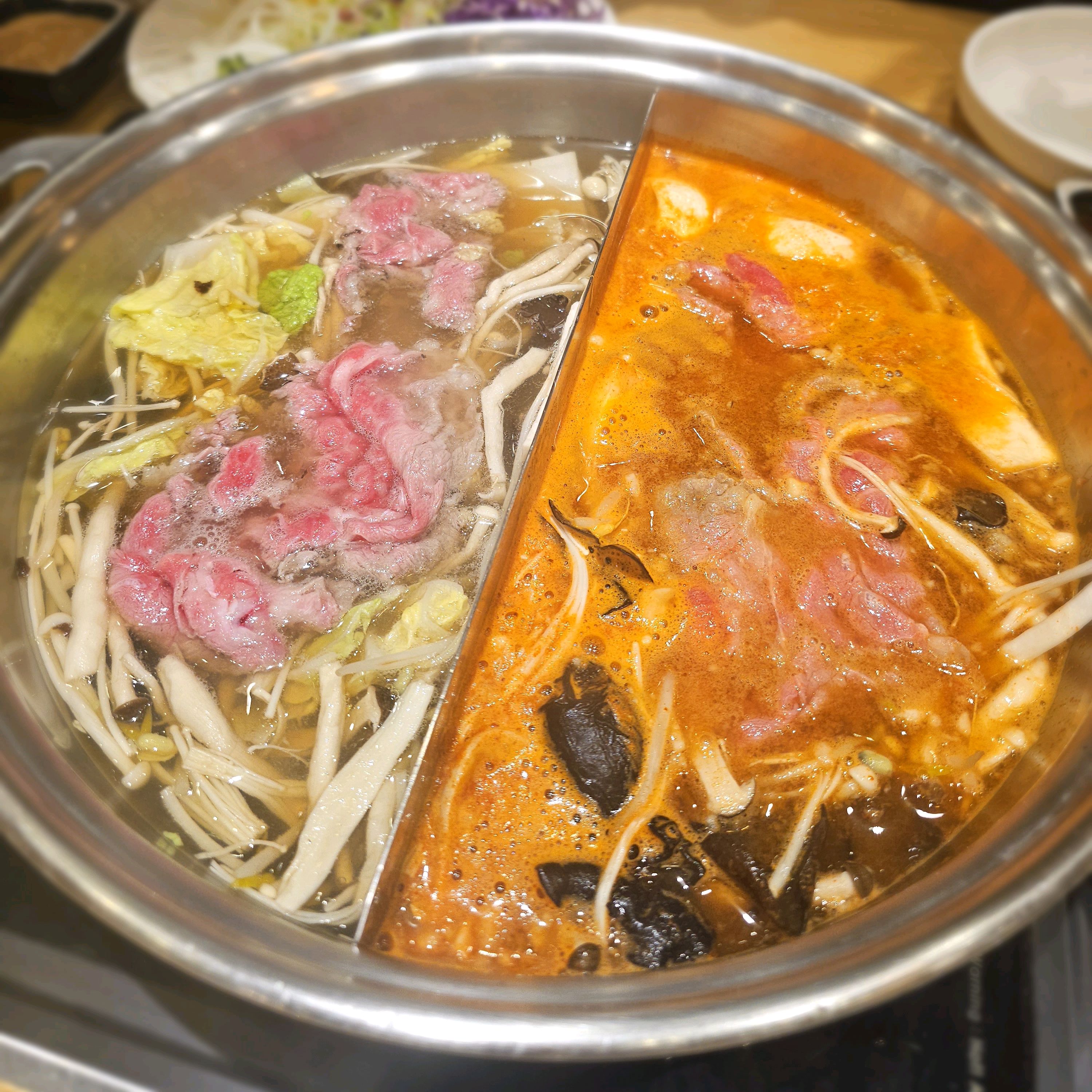 🌛 평일저녁 가족모임으로 방문. 요즘 날이 추워 샤브샤브 먹기 좋은 계절인듯..😄 - 울산 울주군 맛집 샤브20 울산남구범서점