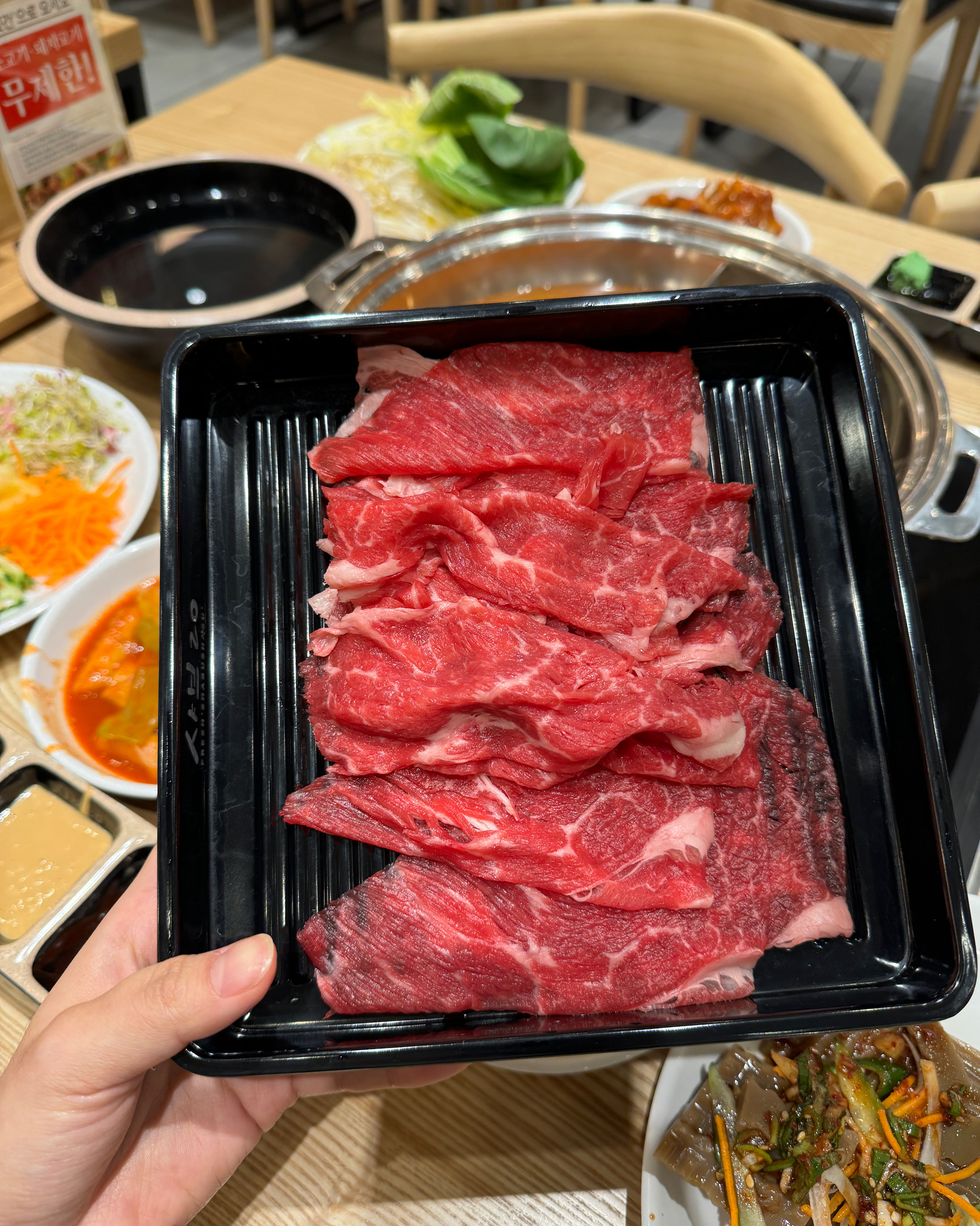 새로 생겼다길래 남자친구랑 친구들이랑 다녀왔는데 고기질도 너무 좋고 맛있어서 자주 방문할