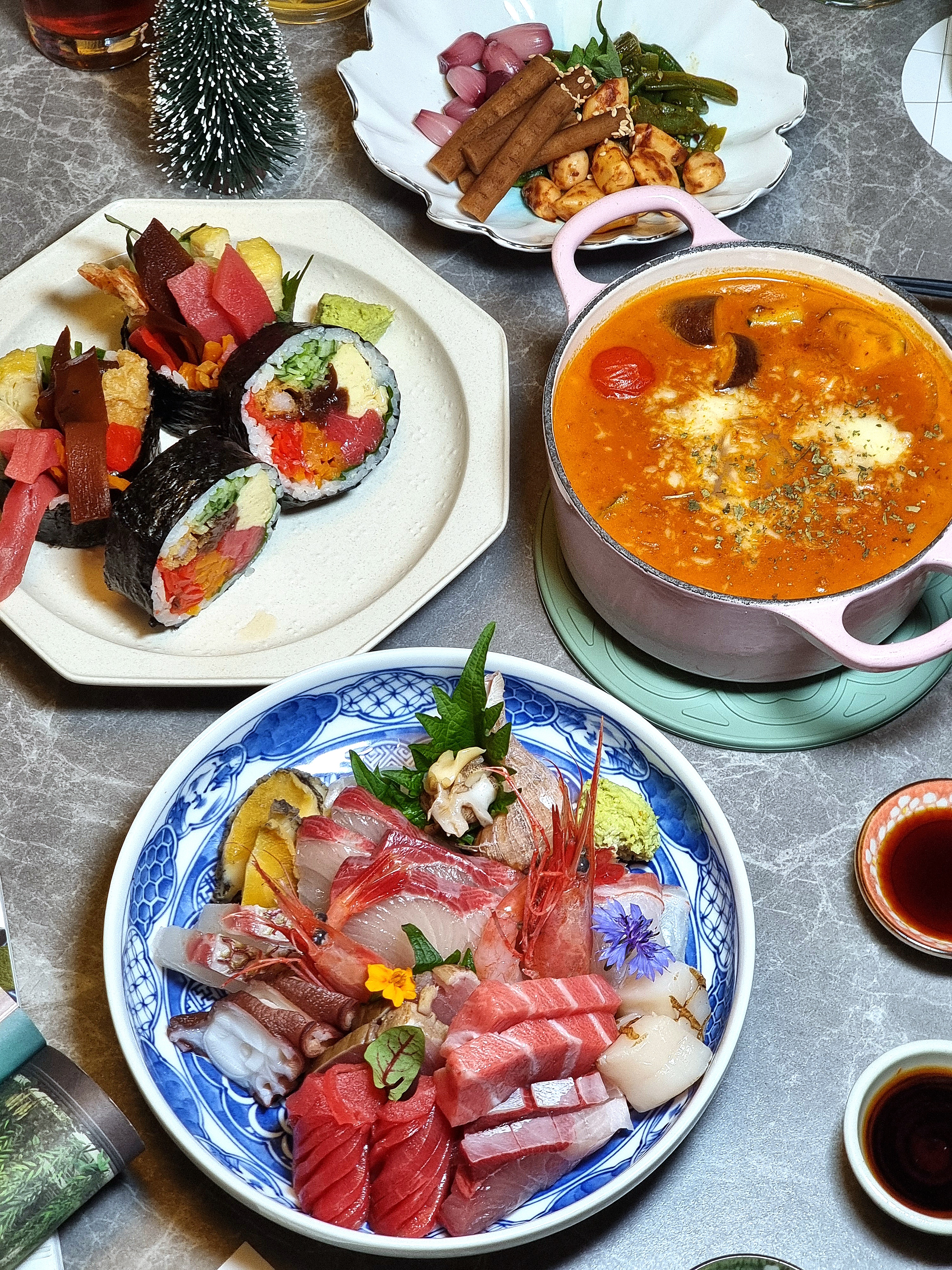 🍣사시미 모리아와세는 화려한 플레이팅에 ♻️다양한 숙성 사시미가 두툼하고 식감이 좋고 🧄츠