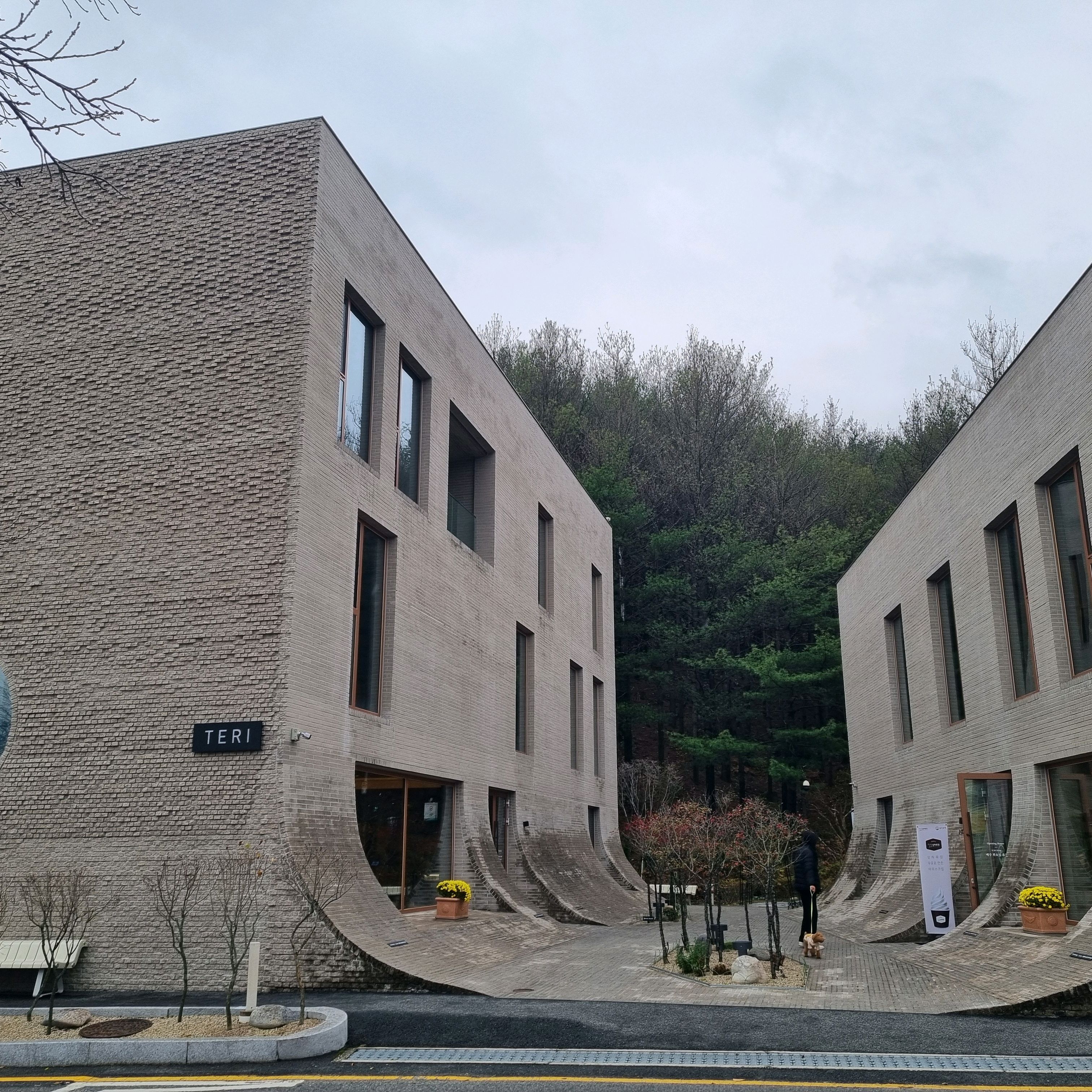 공간태리 건물도 수준급인데 인테리어도 훌륭하네요~ - 대전 맛집 공간태리