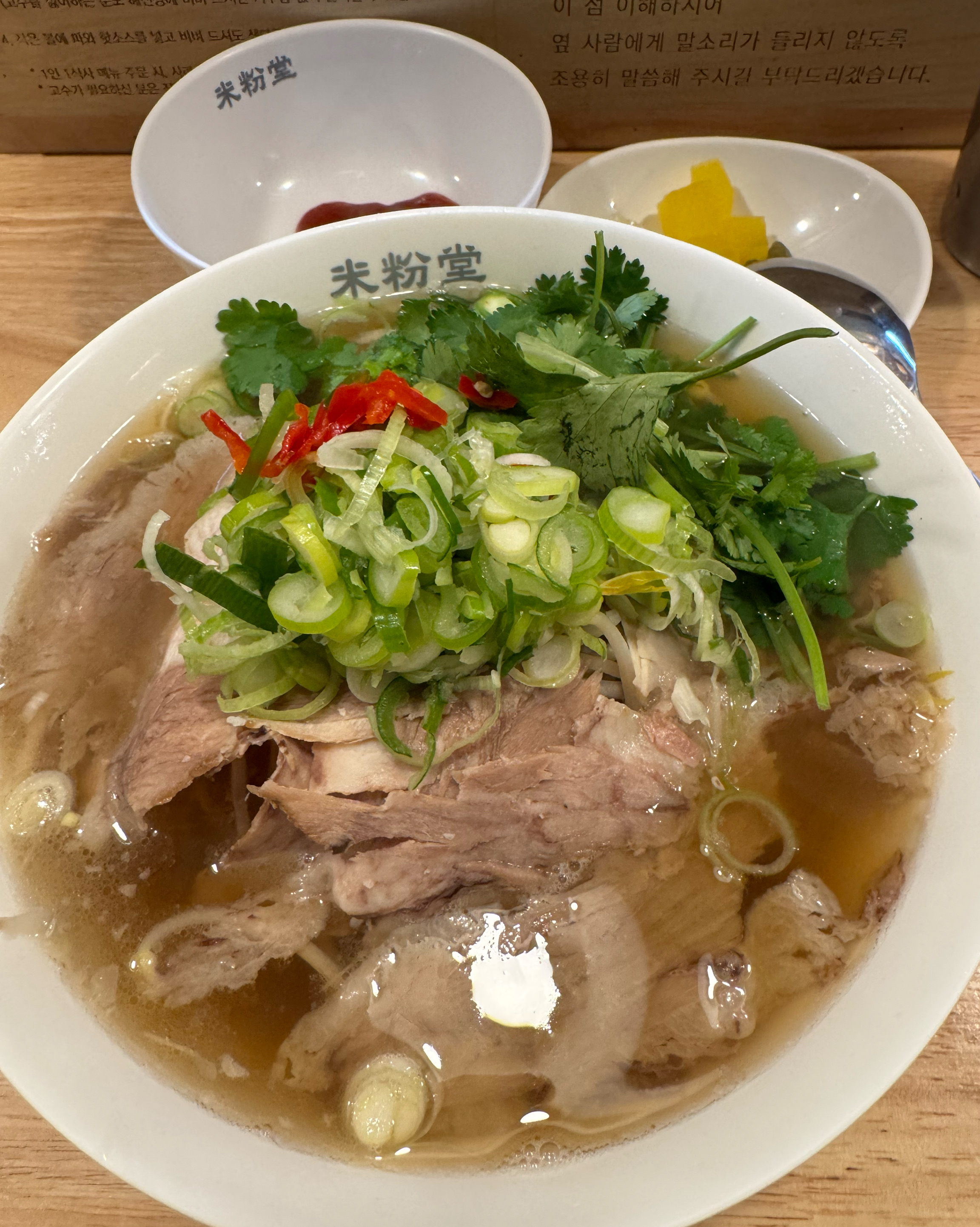 차돌만 먹어봤어요. 해장에 정말 탁월한 국물, 먹고나서도 편하고, 매장이 조용해서 더욱 좋