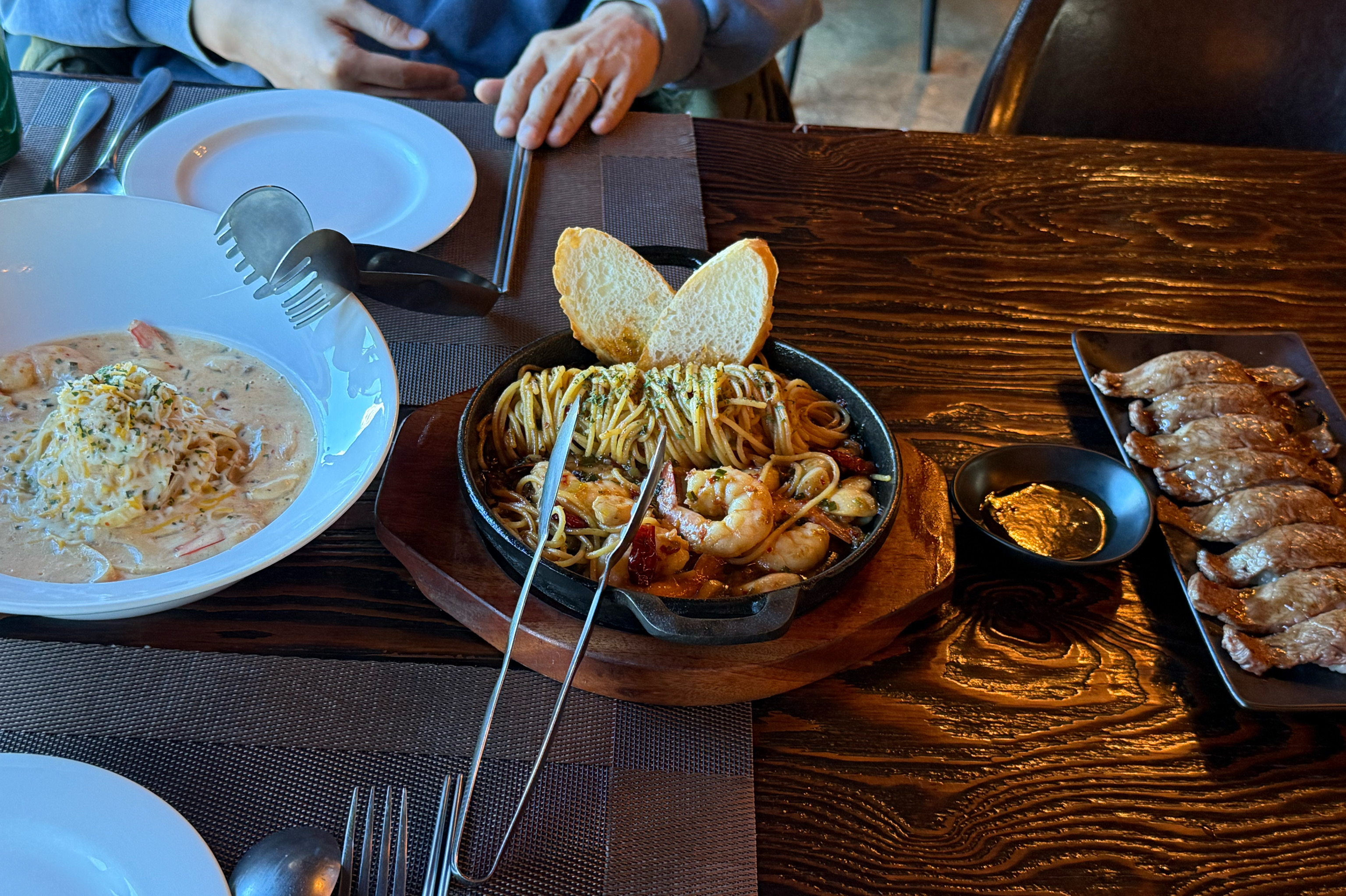 속초에 이렇게 맛있는 레스토랑이 있었다니 진작 안와본게 후회되네요 !!! 페투치니면이랑 너