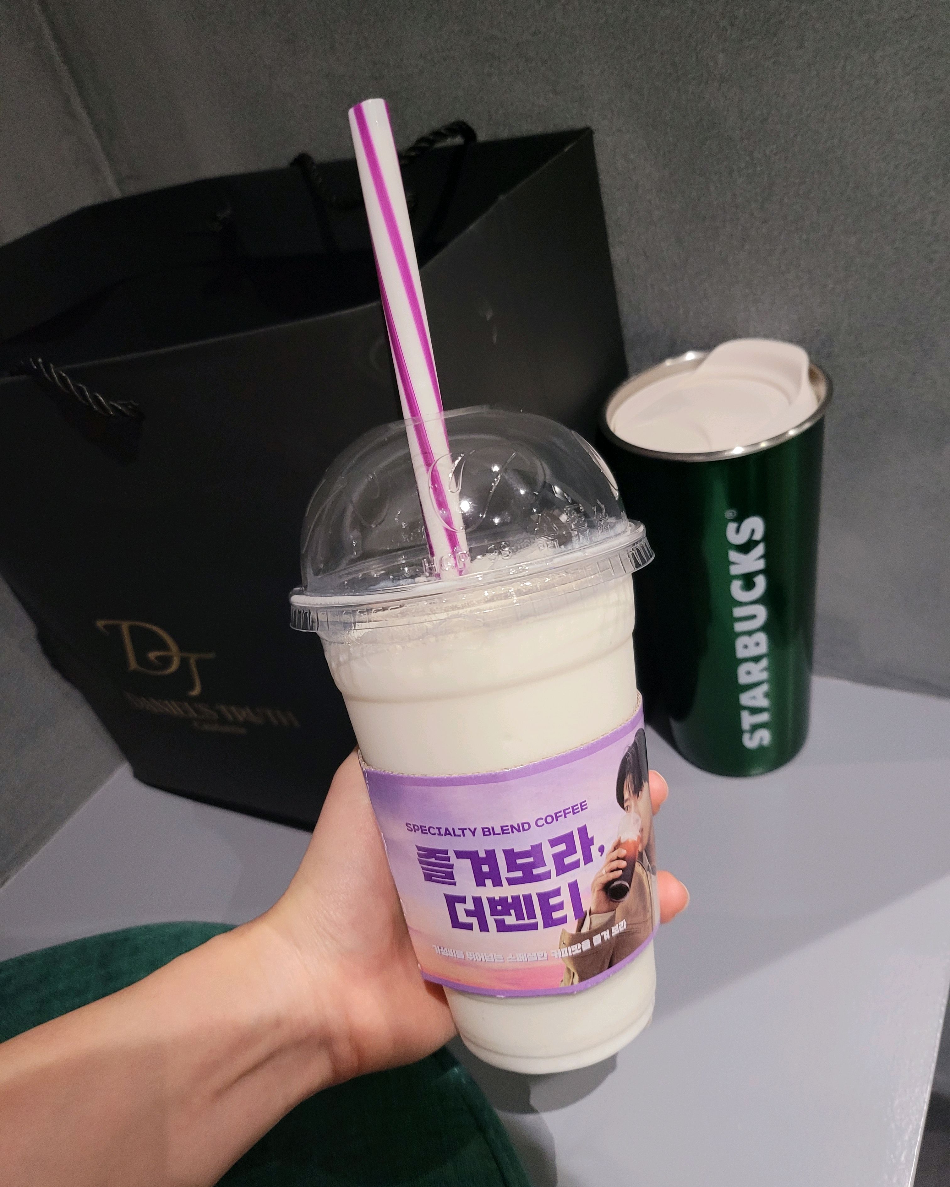 매장 깔끔하고, 음료 맛도 좋고 아주 좋습니다:) 요거트스무디 사랑해욧-! - 불당동 맛집 더벤티 천안시청점