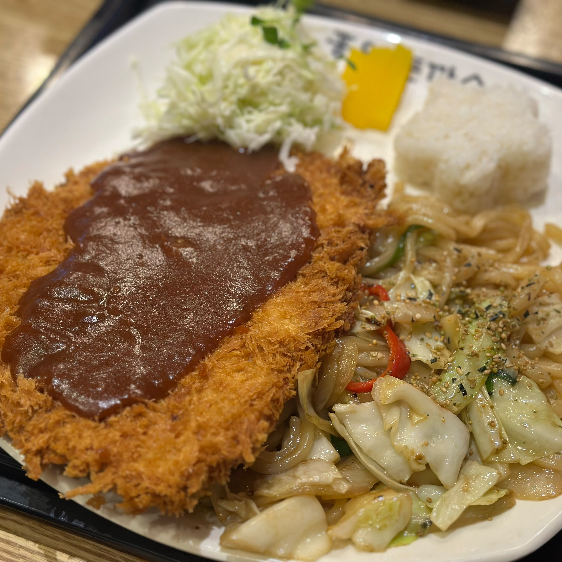 양이 정말 많아요~ - 남양주 별내 맛집 홍익돈까스 별내점