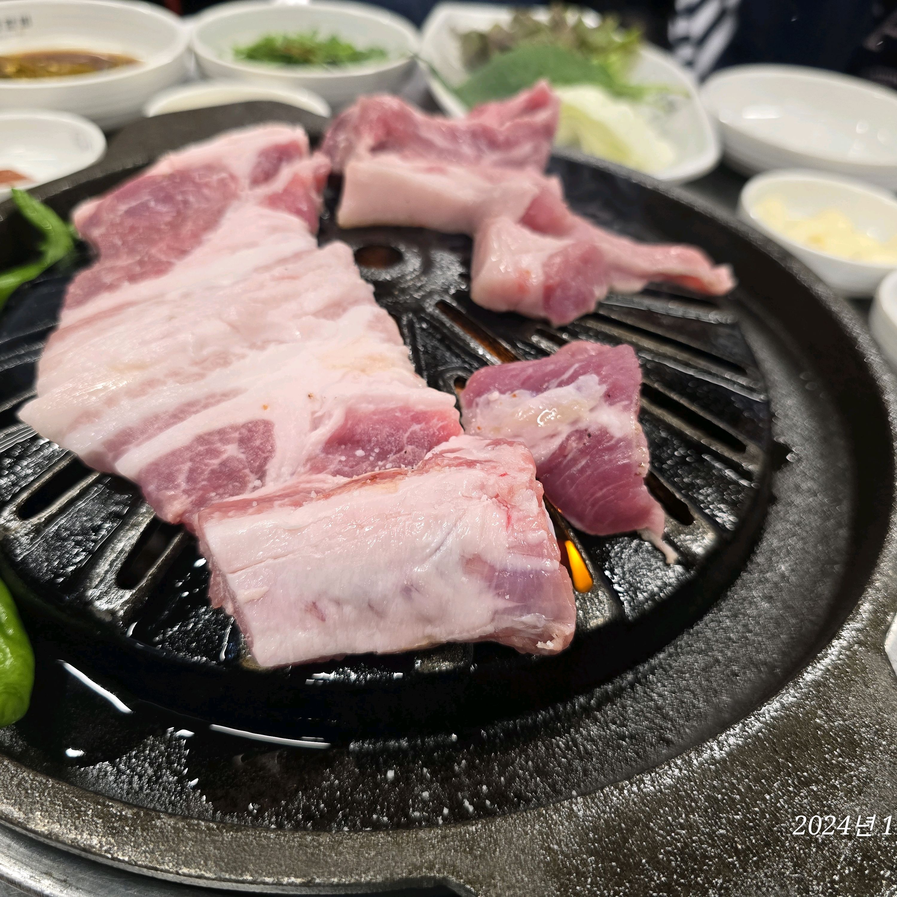 생갈비.7판을 먹었어요.4인가족이..근데.배부르진않더라구요?ㅎㅎ ㅎㅎ - 인천 맛집 부암갈비