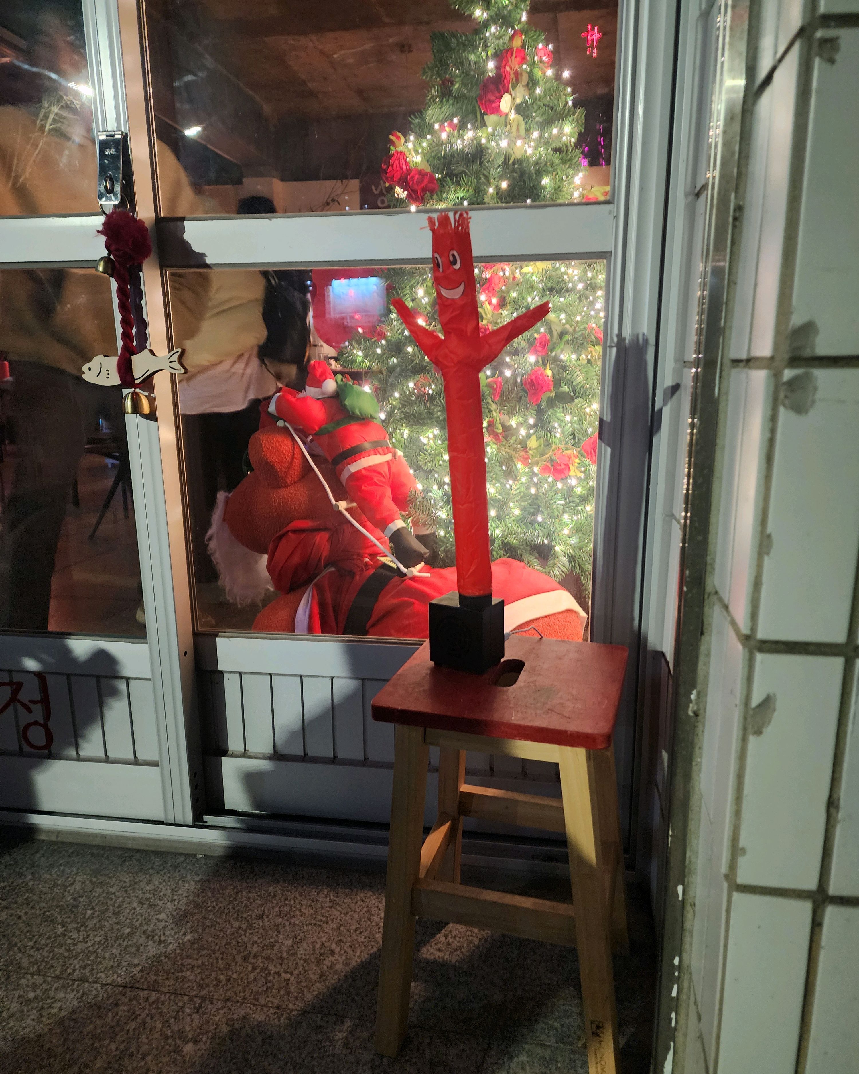 저녁시간에 방문하면 아늑하고 마음 편해지는 분위에 반할거에요 .아기자기한 소품부터 정성들인