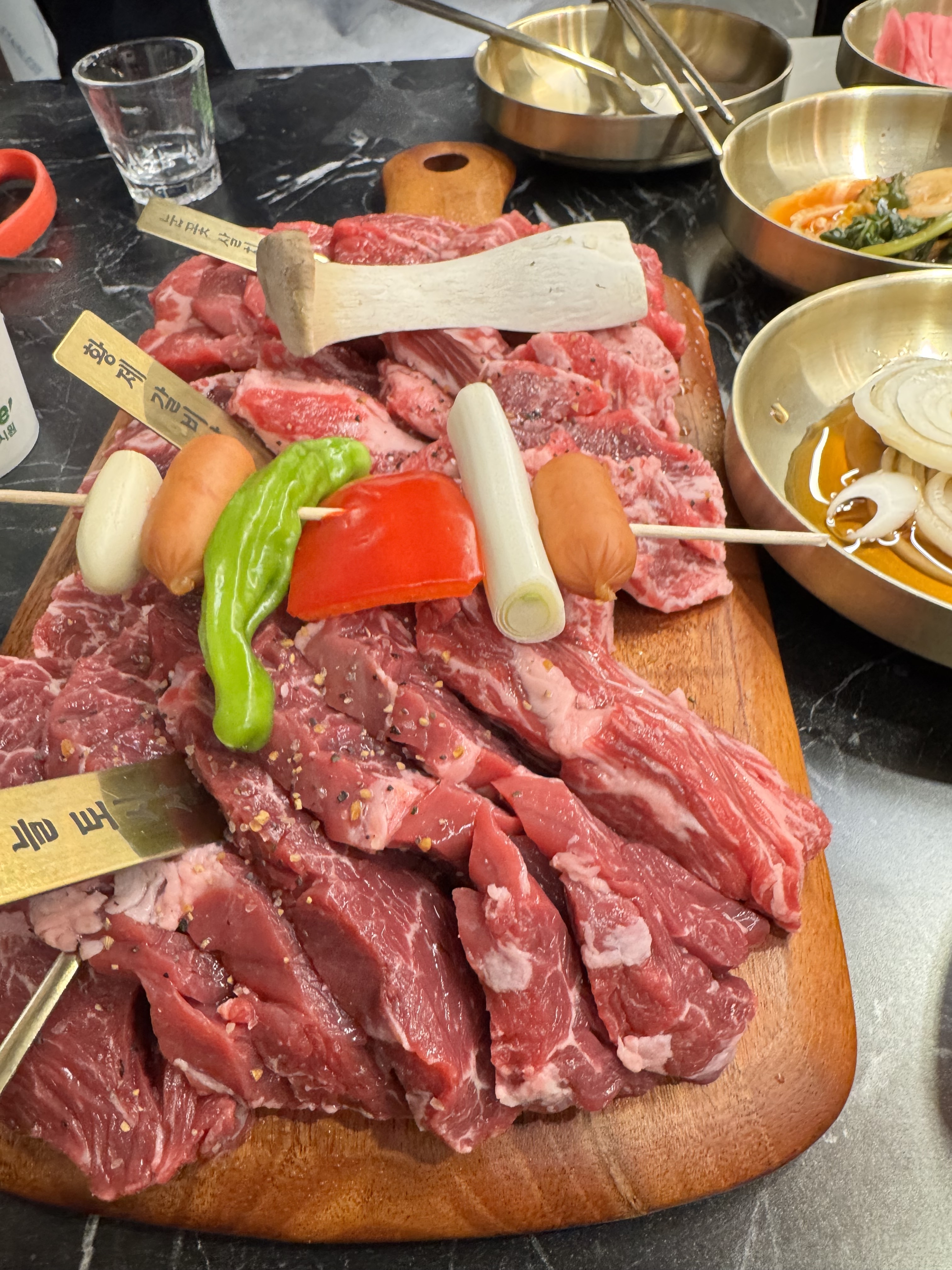  디지털미디어시티역 돼지고기 김치찌개 압구정화로구이 가좌역점