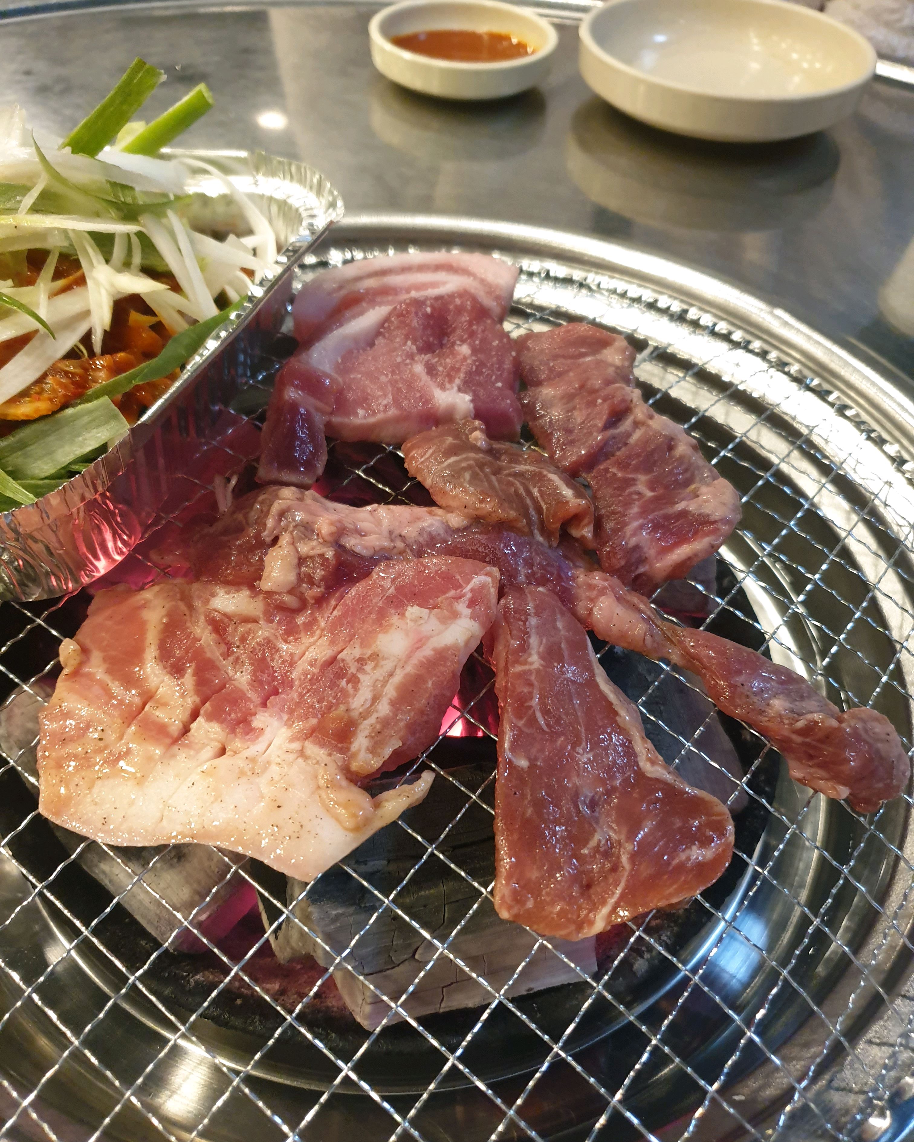 
역촌역식당 돈장군