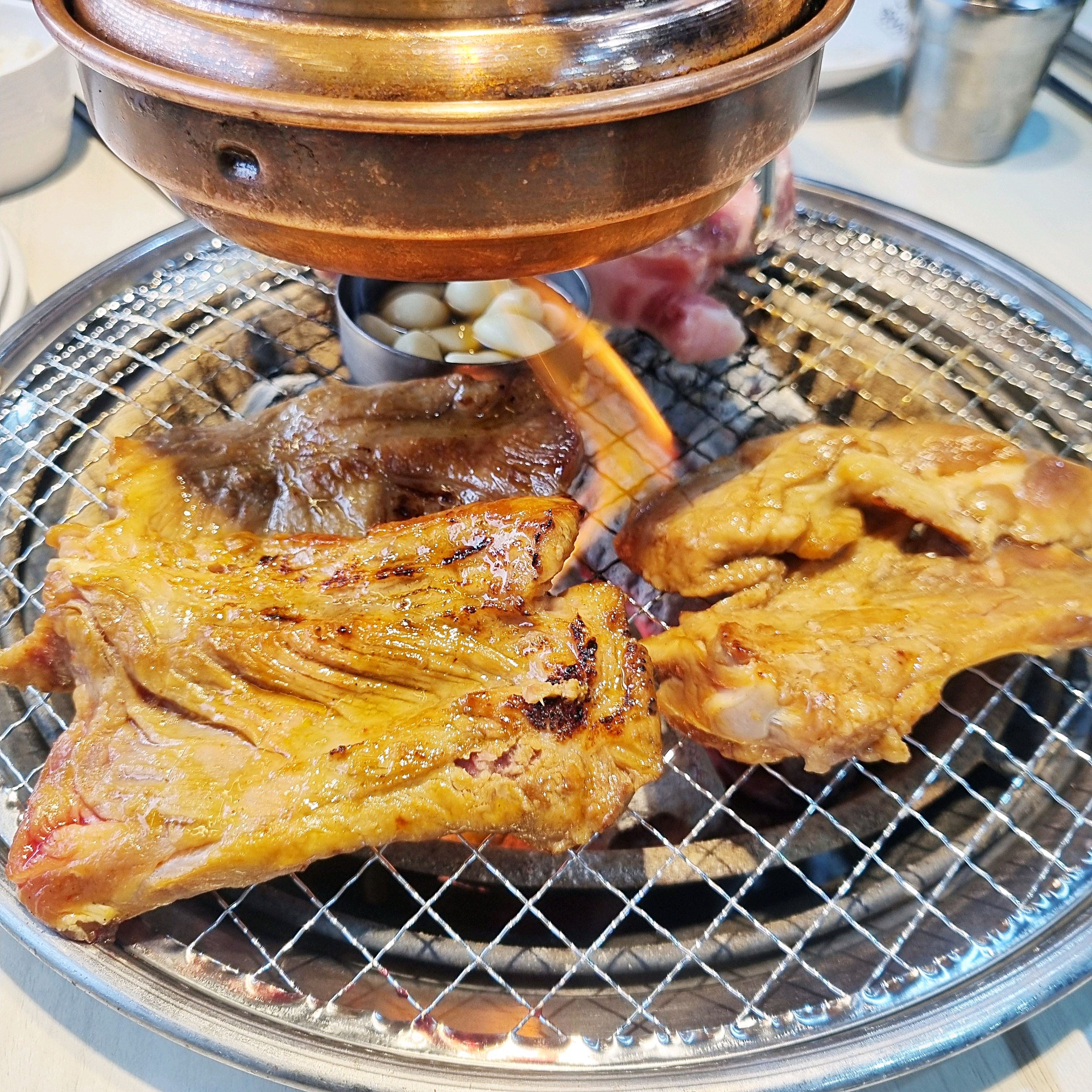 늘 믿고 먹는 명륜진사갈비🙌🏻 매장도 넓고 쾌적하고 자리도 많았어요~! 사장님도 친절하시고