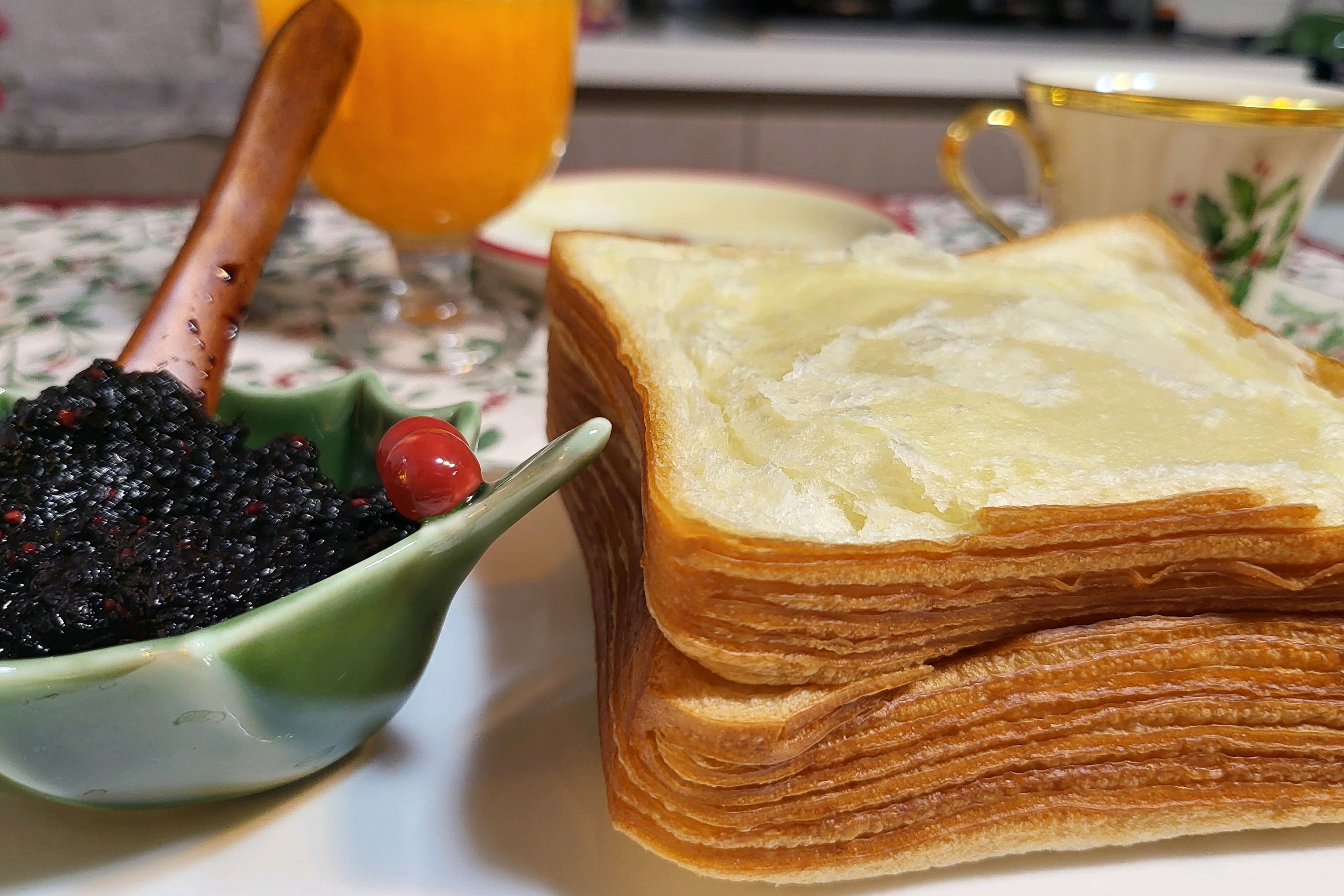 특별한 빵이긴한데 - 고속터미널 맛집 화이트리에 반포본점