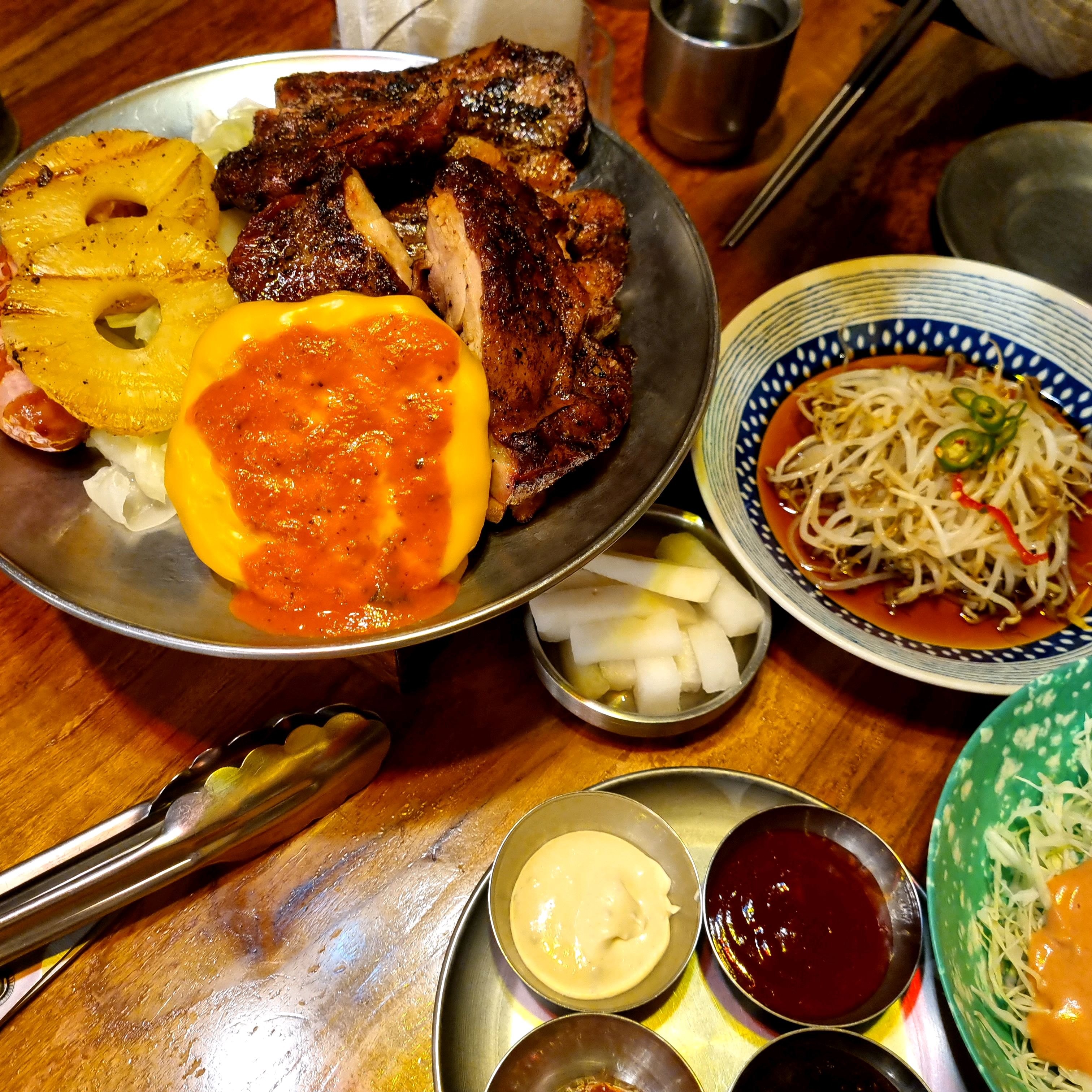 Independent Station Whole Grilled Pork Belly BBQ Hyoja Barbe