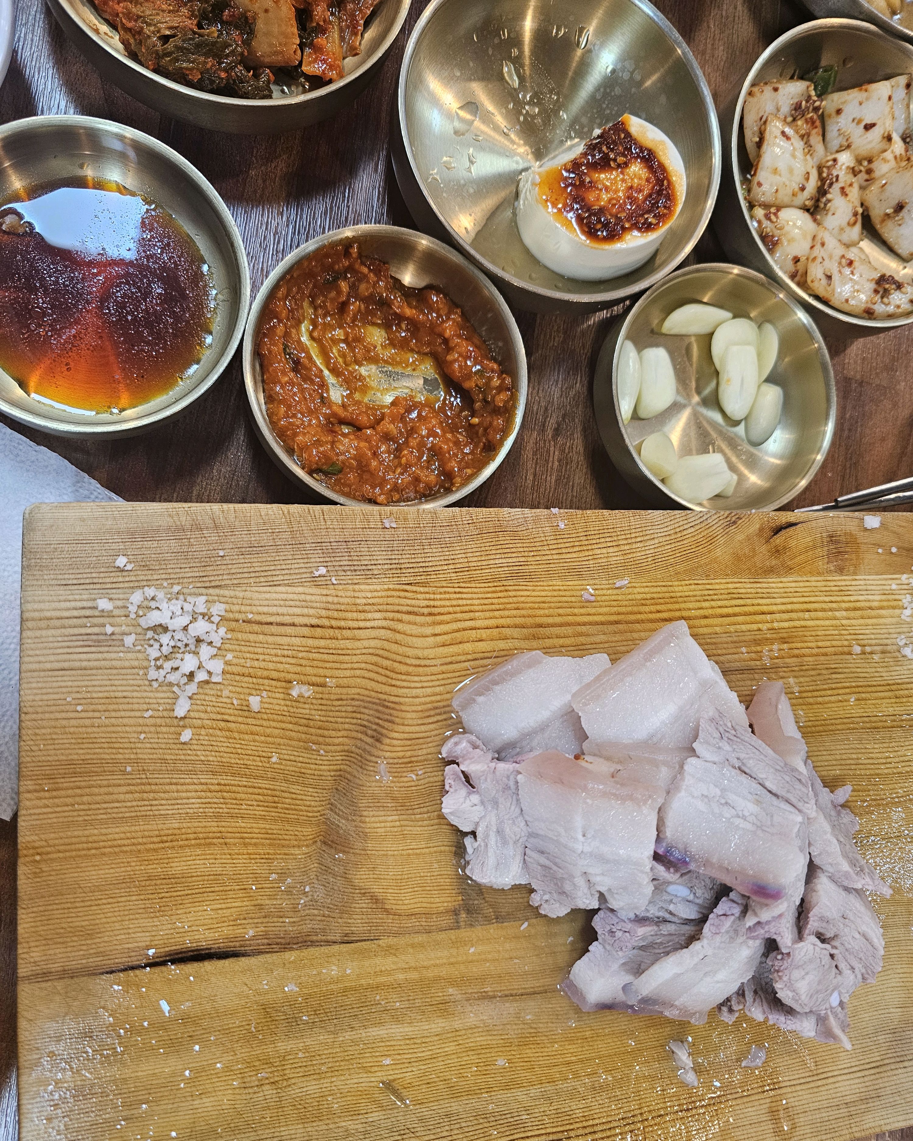 제주 흑돼지도 맛있고 밑반찬도 맛있습니다. 여사장님도 친절하고 편하게 해 주셨습니다 - 제주 맛집 천짓골식당