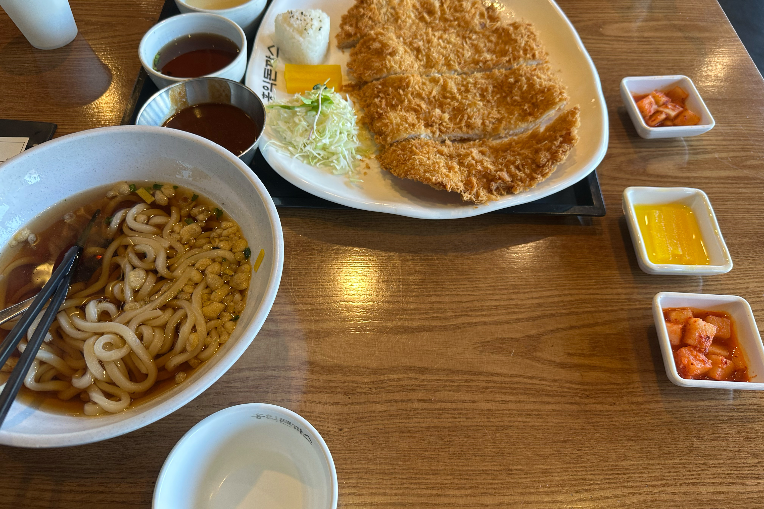 돈까스 양이 많아요~ 맛있게 잘 먹었어요 - 광주 하남 맛집 홍익돈까스 하남점
