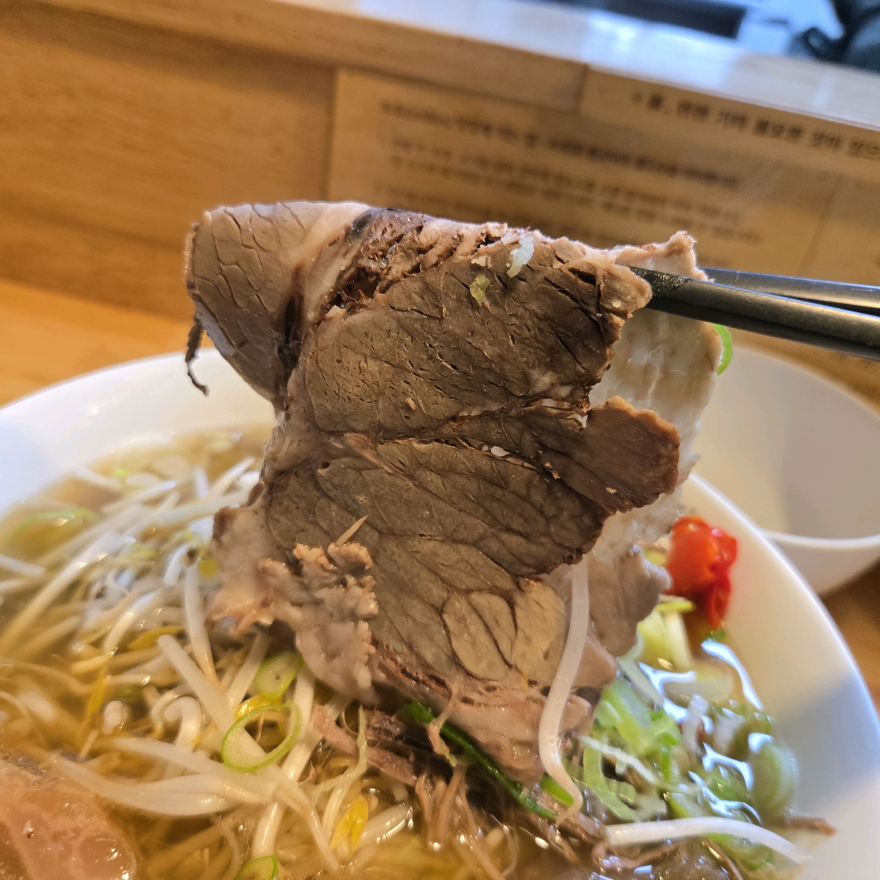 날씨가 쌀쌀해지니 진짜 미분당먹기 딱좋은 계절이에요. 뜨끈한 육수와 특히 차돌들어간 쌀국수