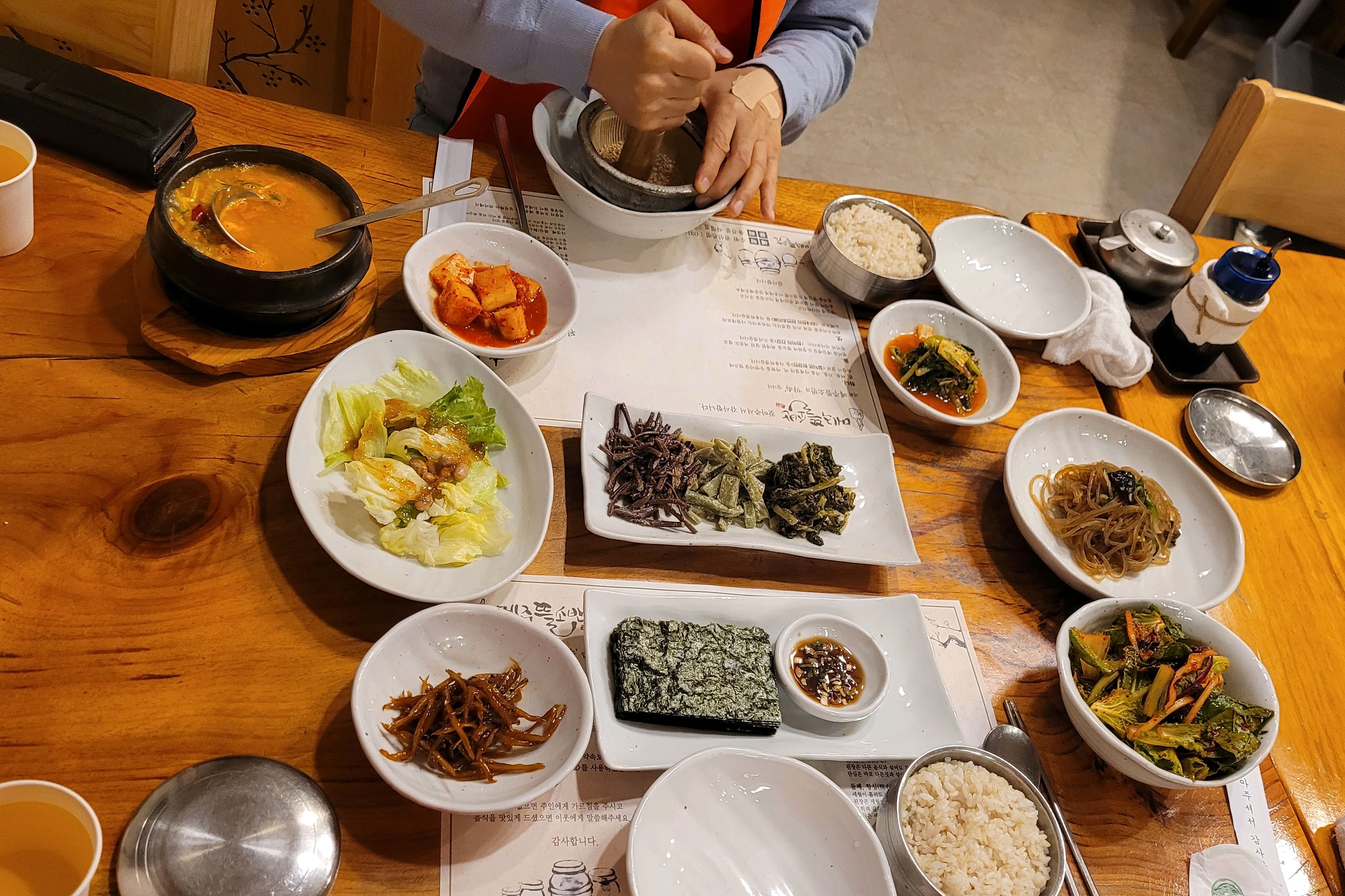 남편과 함께 저녁식사를 했어요 - 권선동 맛집 메주뜰소반