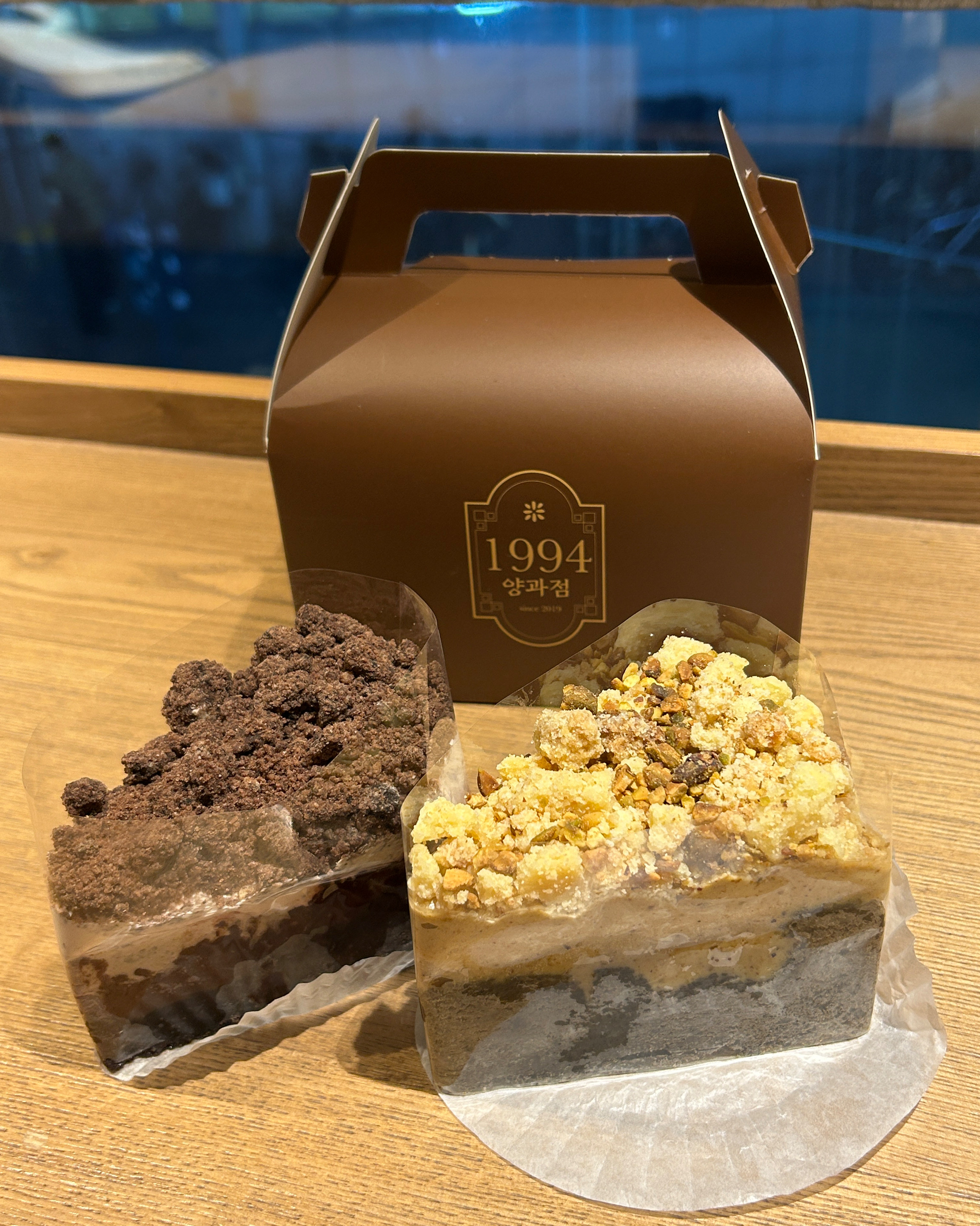 기대했던 호지피스타치오갸또보다 라즈베리갸또쇼콜리가 초코가 찐하고 라즈베리가 상큼하니 넘 맛