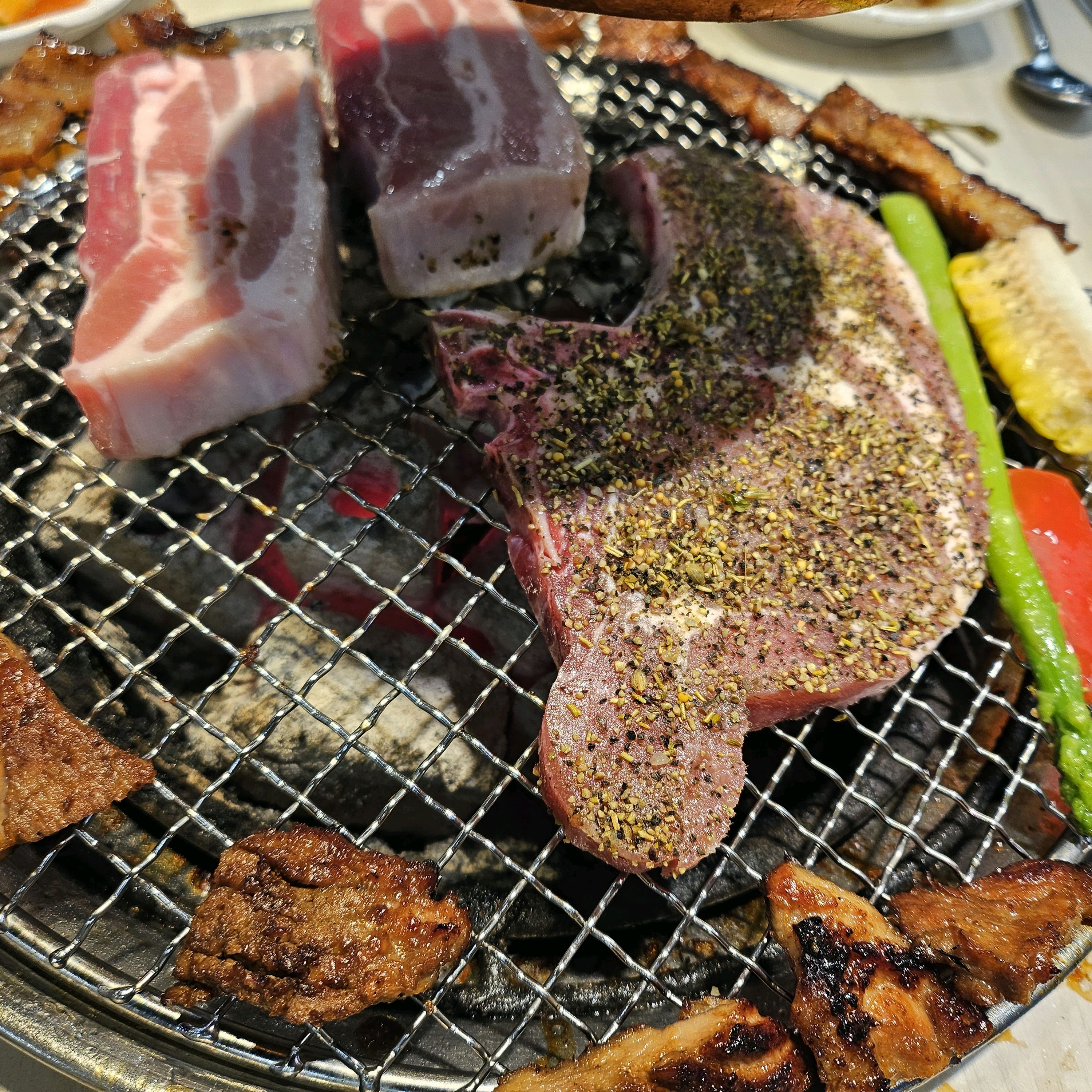 자주 이용하는곳♡ 가족, 지인과 역시 함께하기 좋아용~ 근데 갠적으로 후려페퍼스테이크는 퍽