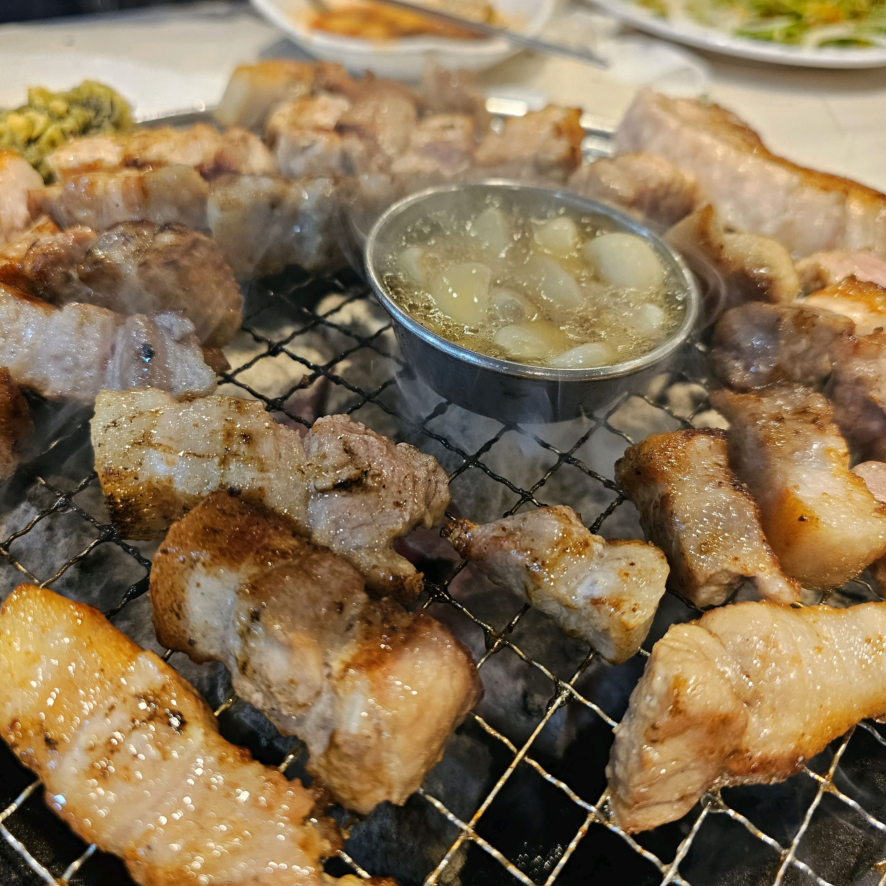 가족과 가끔 외식하러 가곤 하는데 최근에 주인이 버뀌신듯 해요. 이전 사장님도 친절하셨지만