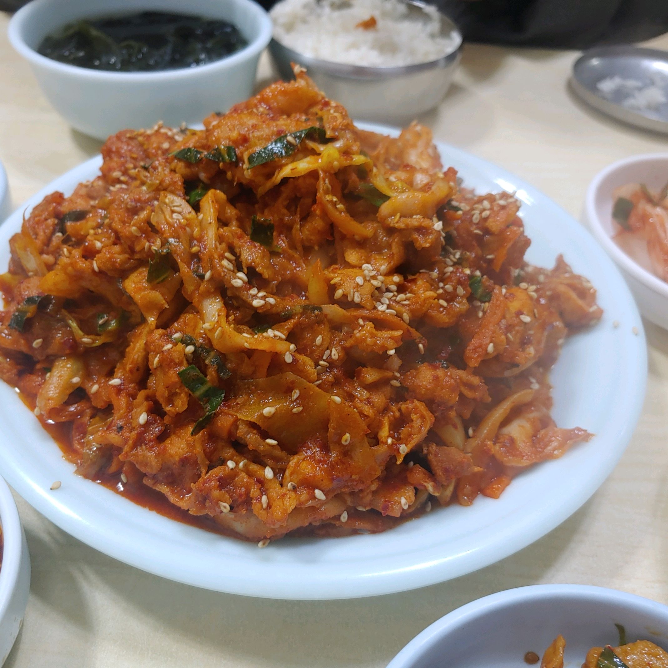 밥이 자꾸 들어가는 마법~ - 천호동 맛집 군산식당
