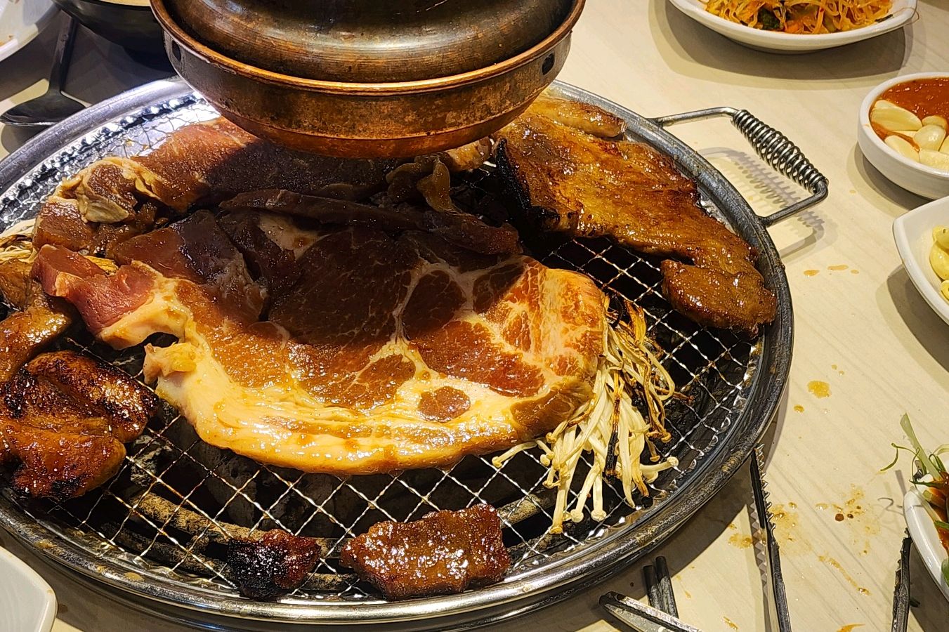명륜진사갈비 여기저기 많이 가봤는데 최고에요! 고기도 좋고 반찬도 맛있어요 매장도 깨끗해요