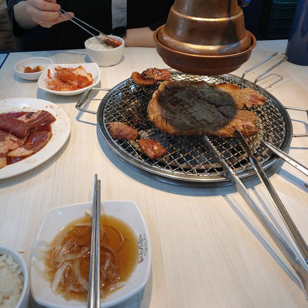 간만에 가서 배부르게 맘껏 먹고왔네요^^고기가 다른 지점보다 더 맛있는듯^^반찬들도 정갈하