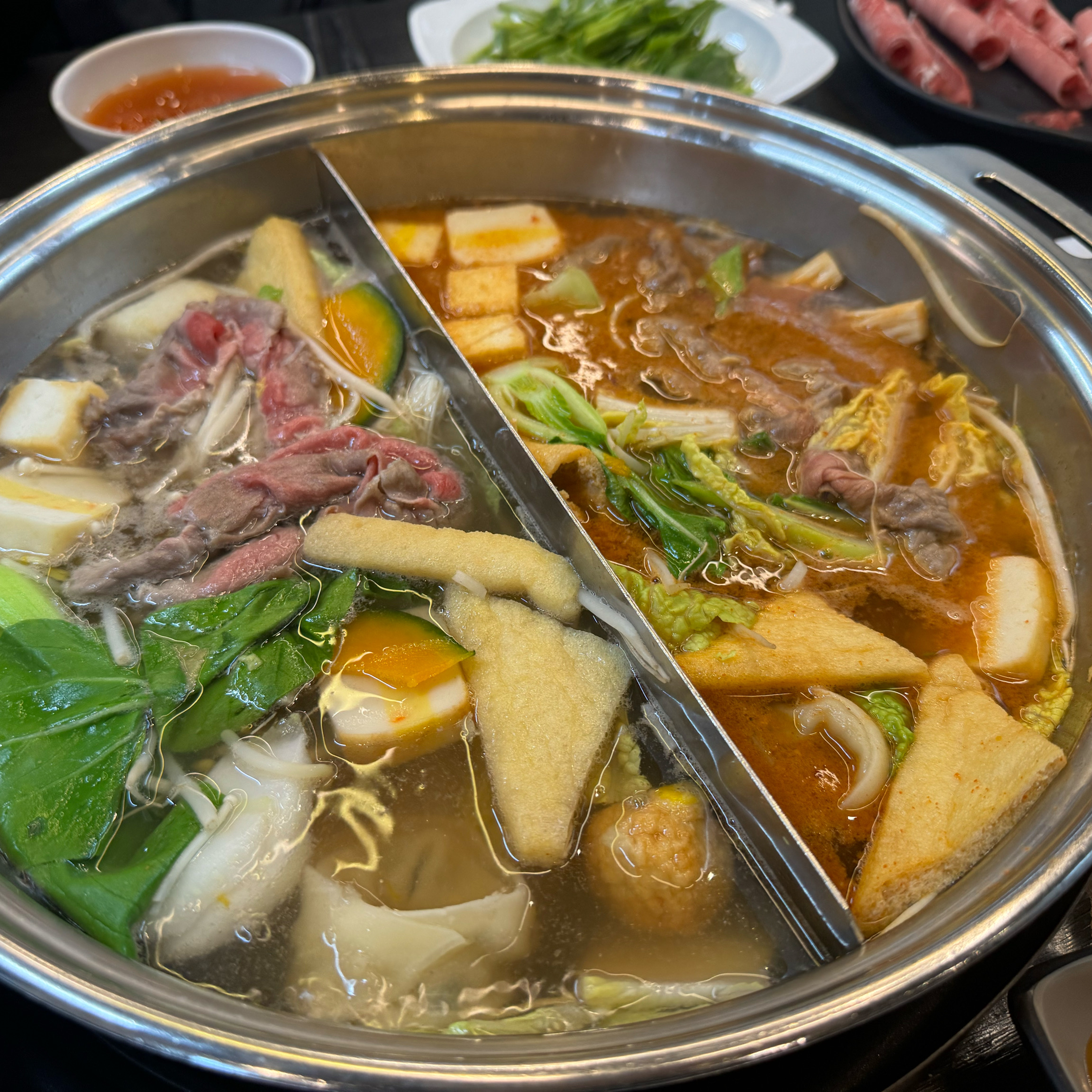 야채도 신선하고 무한리필이라 좋았어용 맛있고 자주찾는 맛집이예요!! 만두리필 필수!! 월남