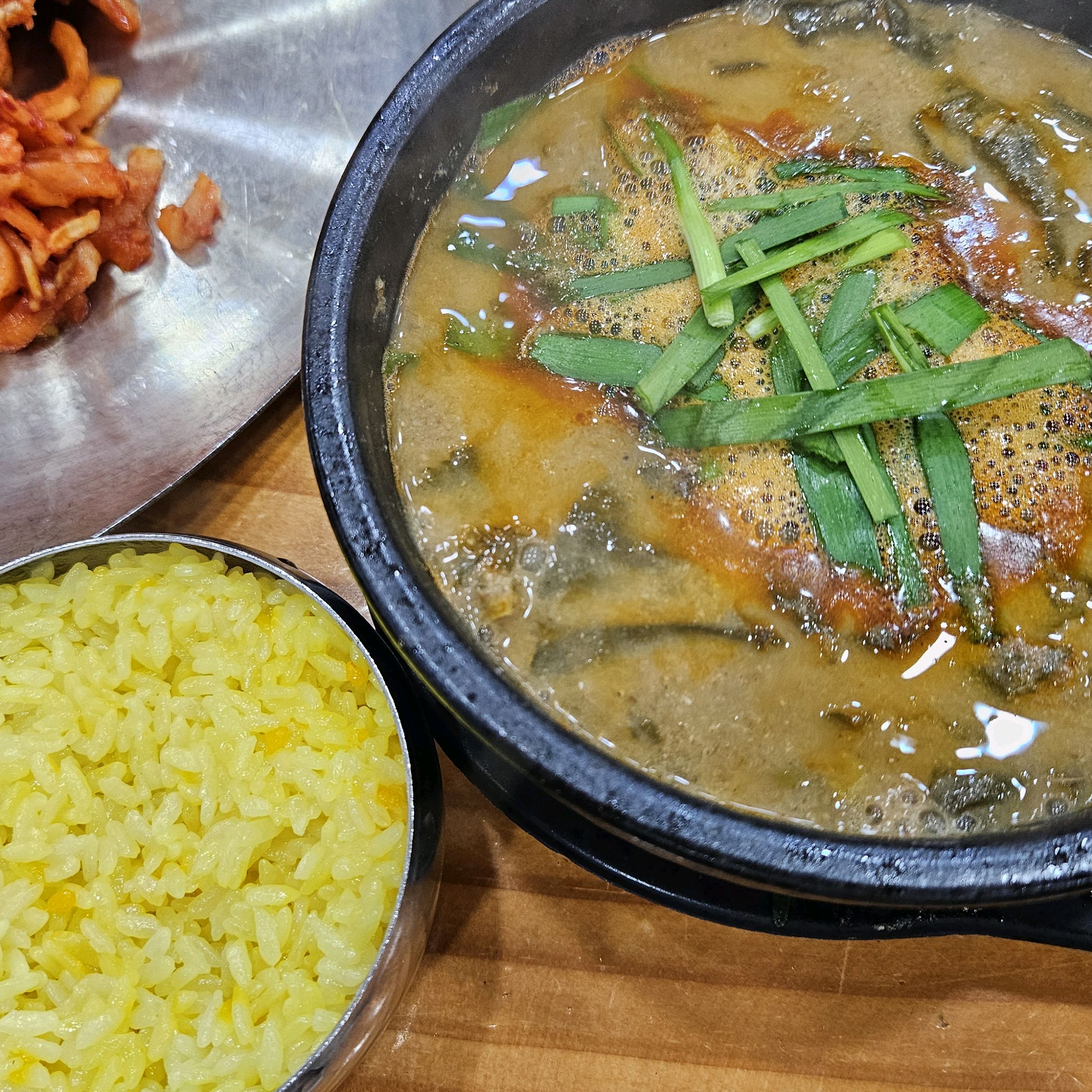 정식 먹었는데, 돌게장 너무 맛있어요. - 안양 맛집 추오정남원추어탕 안양석수점
