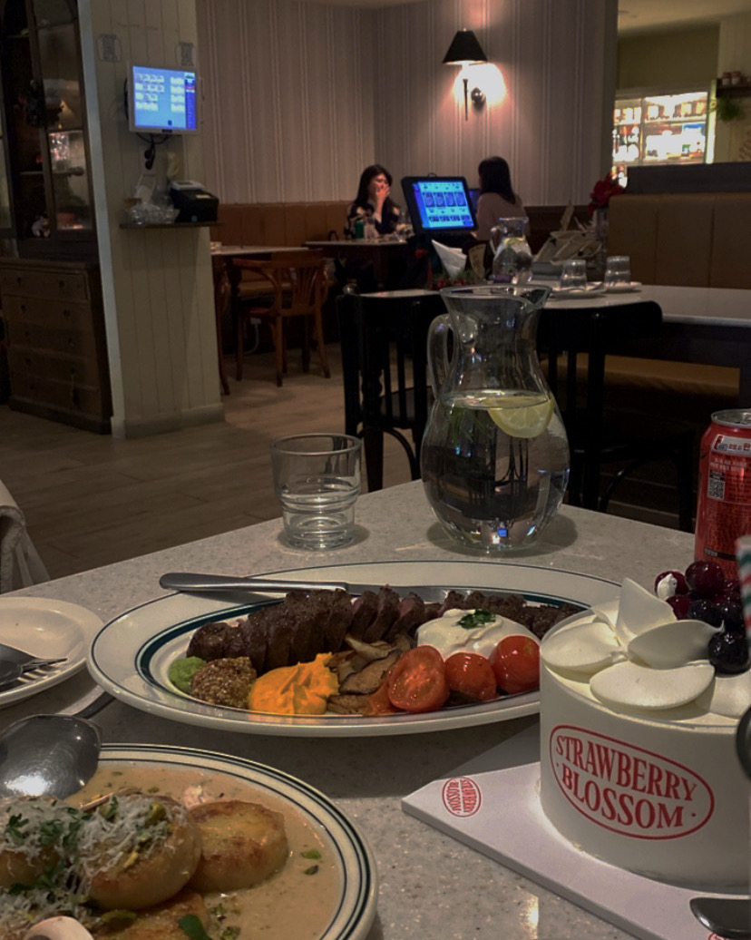 친구 생일에 다녀왔는데 음식도 신선하고 부채살 스테이크가 정말 맛있었어요 !-! 직원분들도