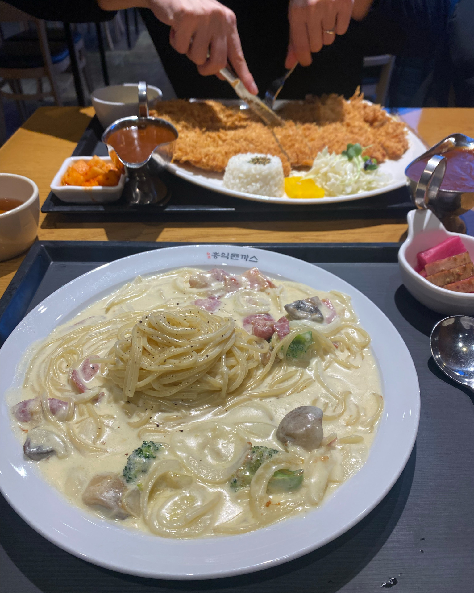 매장도 넓고 돈까스도 넘 맛있어요 ! - 파주 운정역 맛집 홍익돈까스 안산본오점