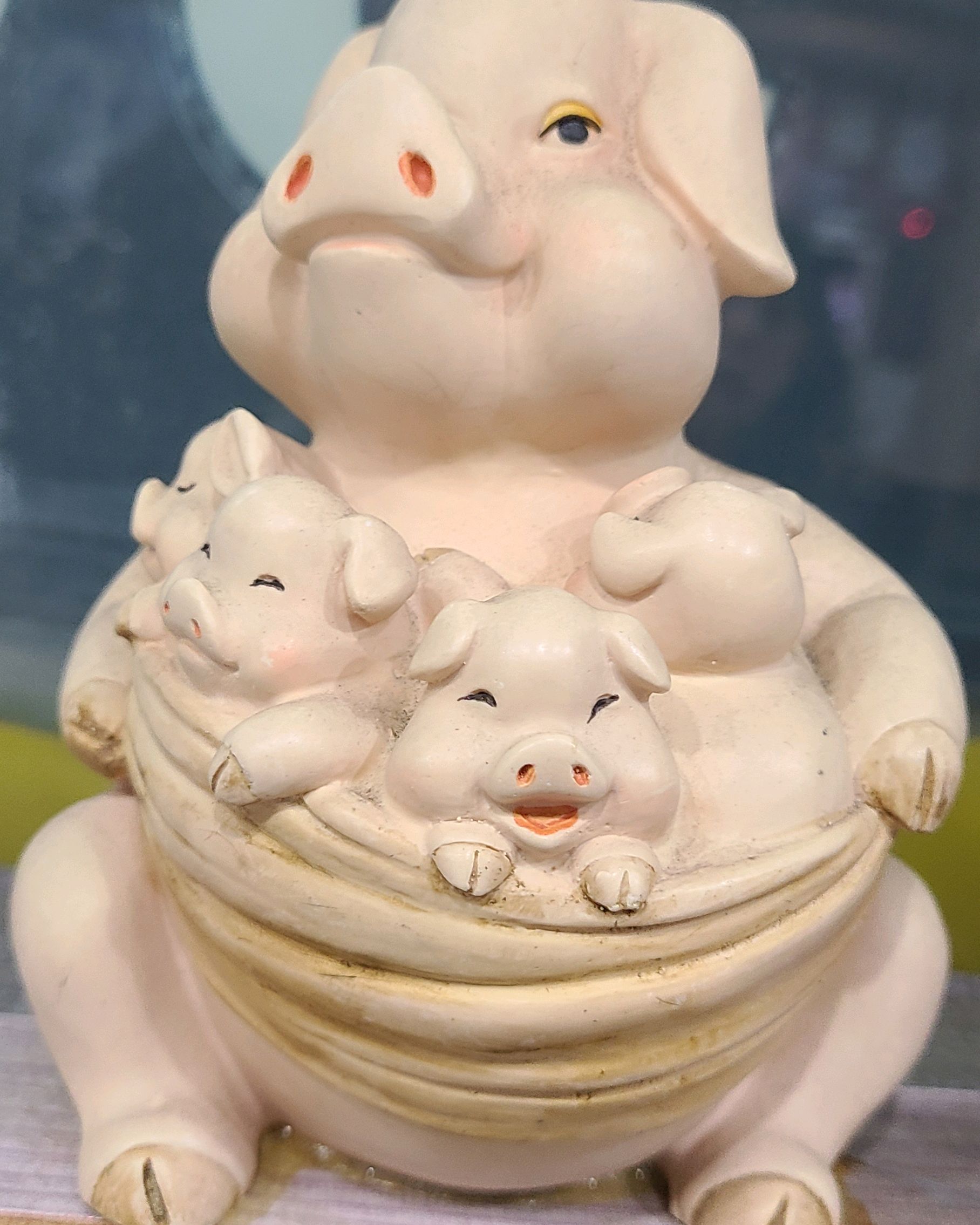 귀여운 돼지 조각상