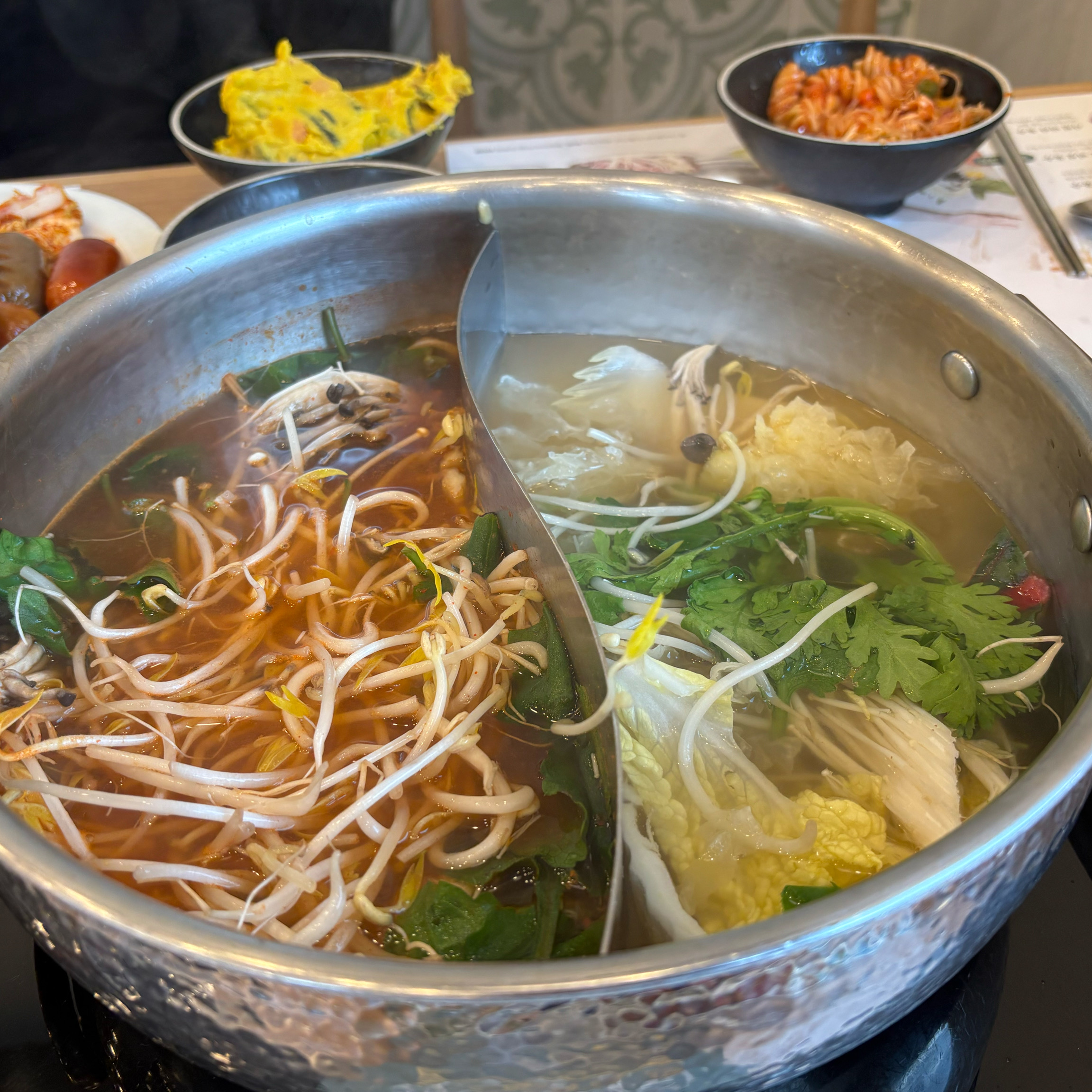 식당 정말 크고 재료들도 엄청 신선해요!! - 제주 도남 맛집 샤브올데이 제주도남점