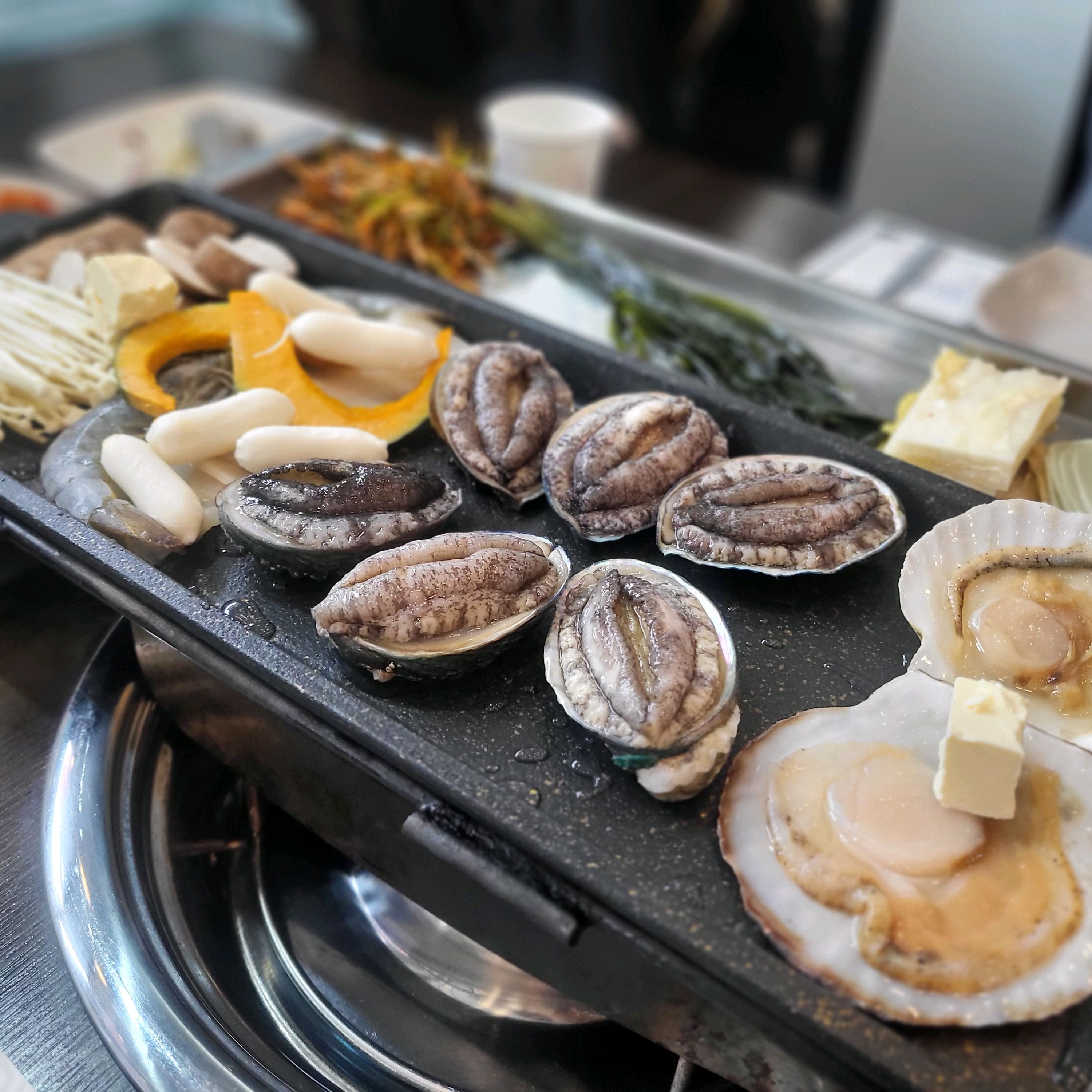 소문난 청라맛집 답게 식사시간에 인기가 많네요!👍✨️ 삼합구이 먹었는데 구성도 좋고 너무