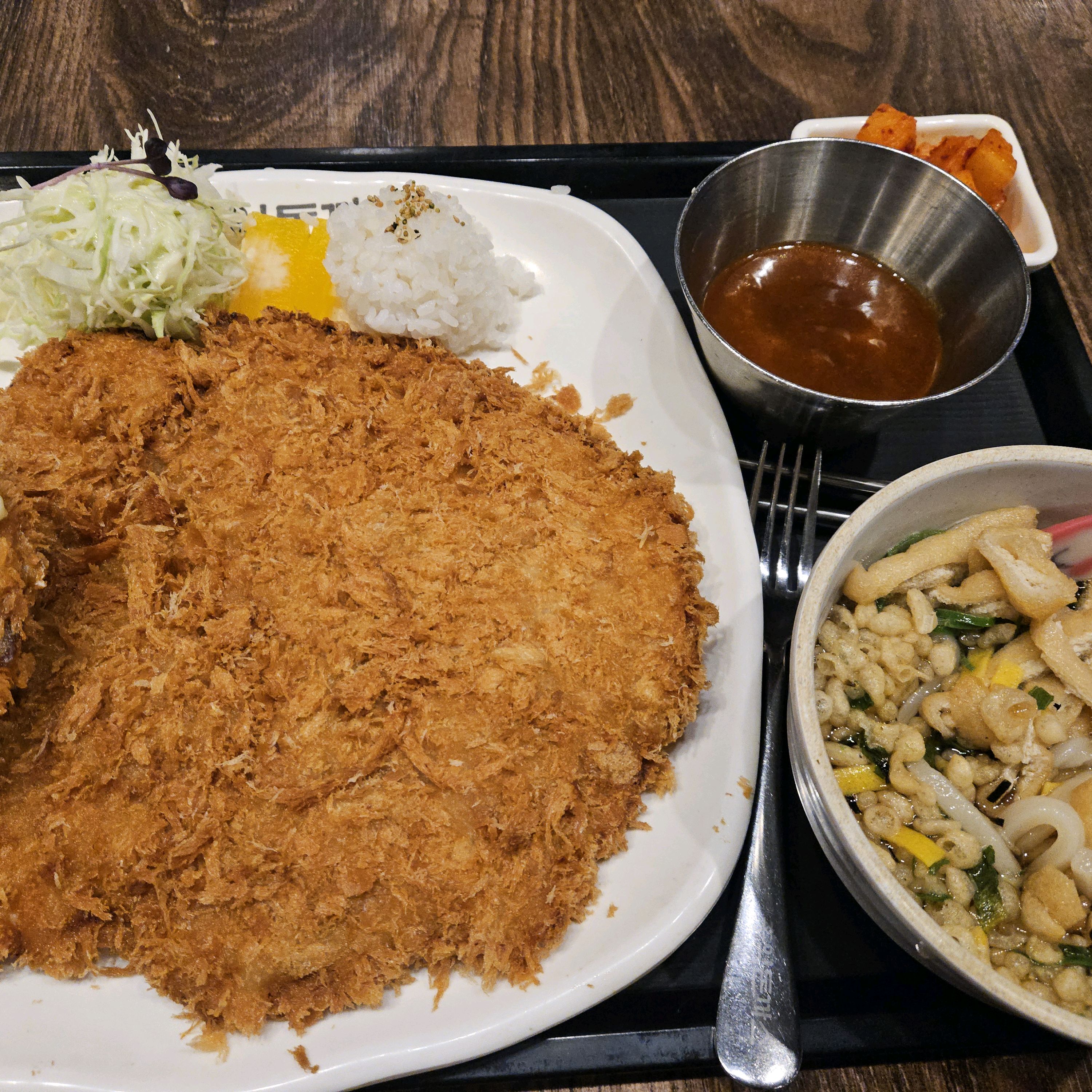 처음 입장할때 부터 친절함이 묻어나오고 친절함에 비례해서 음식맛도 좋아요 재료도 신선하고,