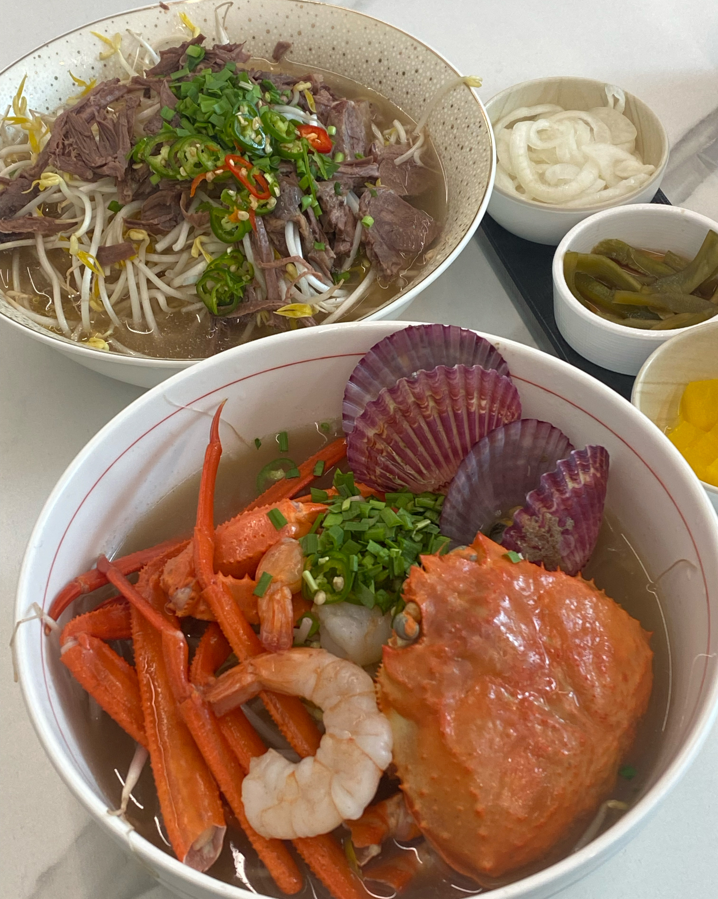 속초에서 해장하려고 쌀국수 먹었는데 동해쌀국수에서 맛있게 잘 먹었습니다~~ 전체적으로 다