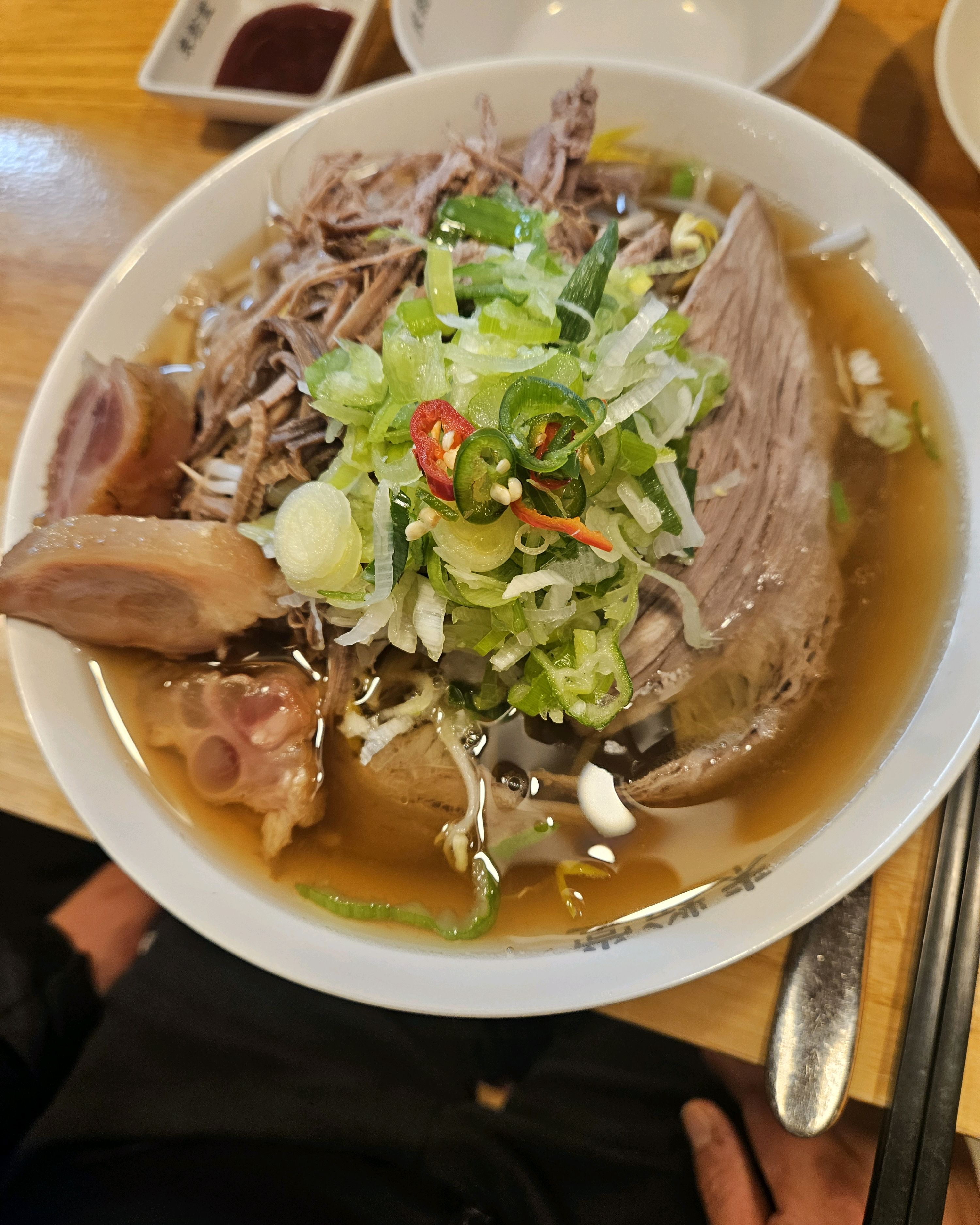 양이 굉장히 많고 맛있습니다! 가게 안 분위기도 아늑해서 부담 없이 한 끼 식사하기 좋네요