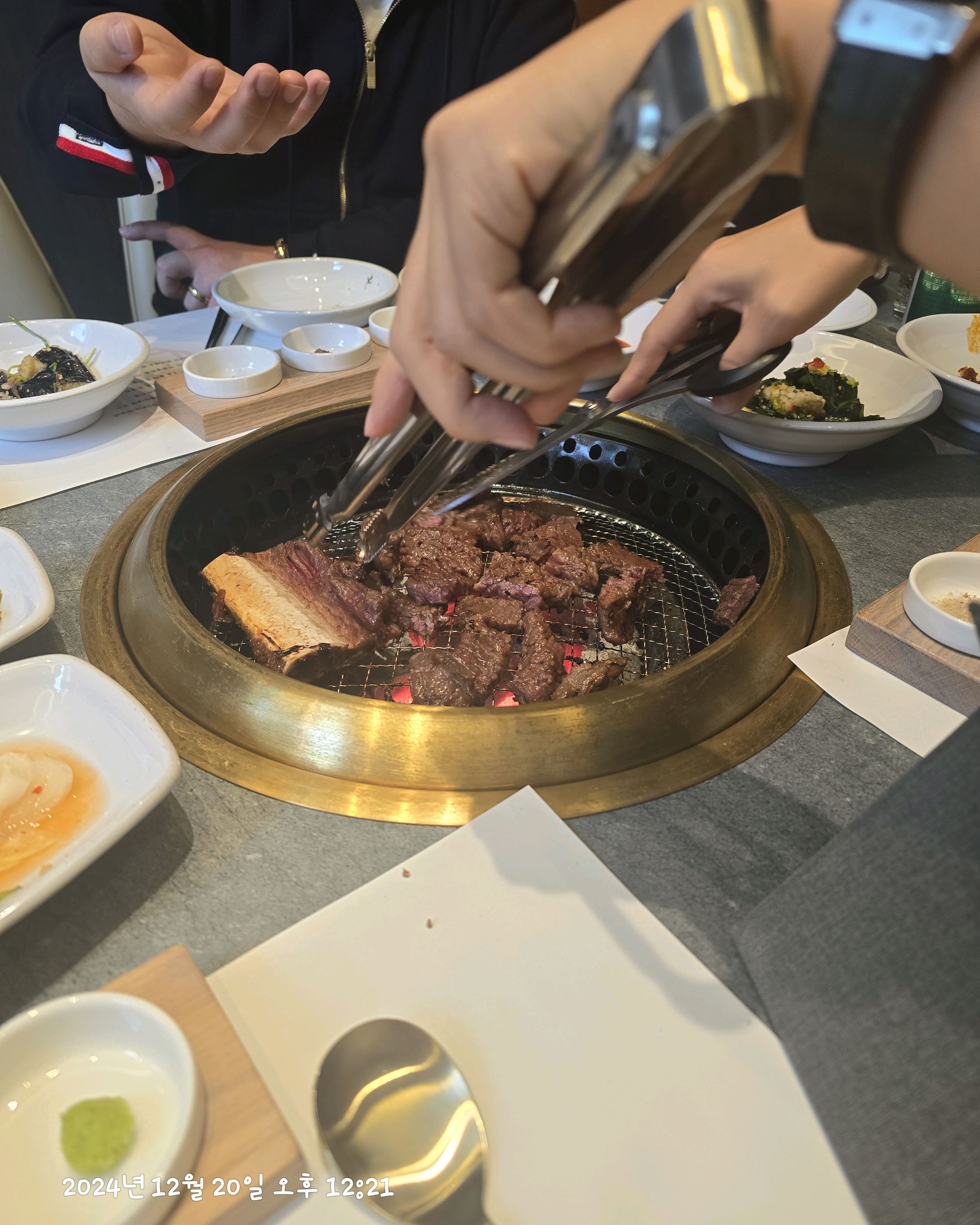 지인들과 식사하러왔는데 하나하나 넘맛있게 구워주시고 고기가 육즙이 장난아니더라고요 넘넘맛있