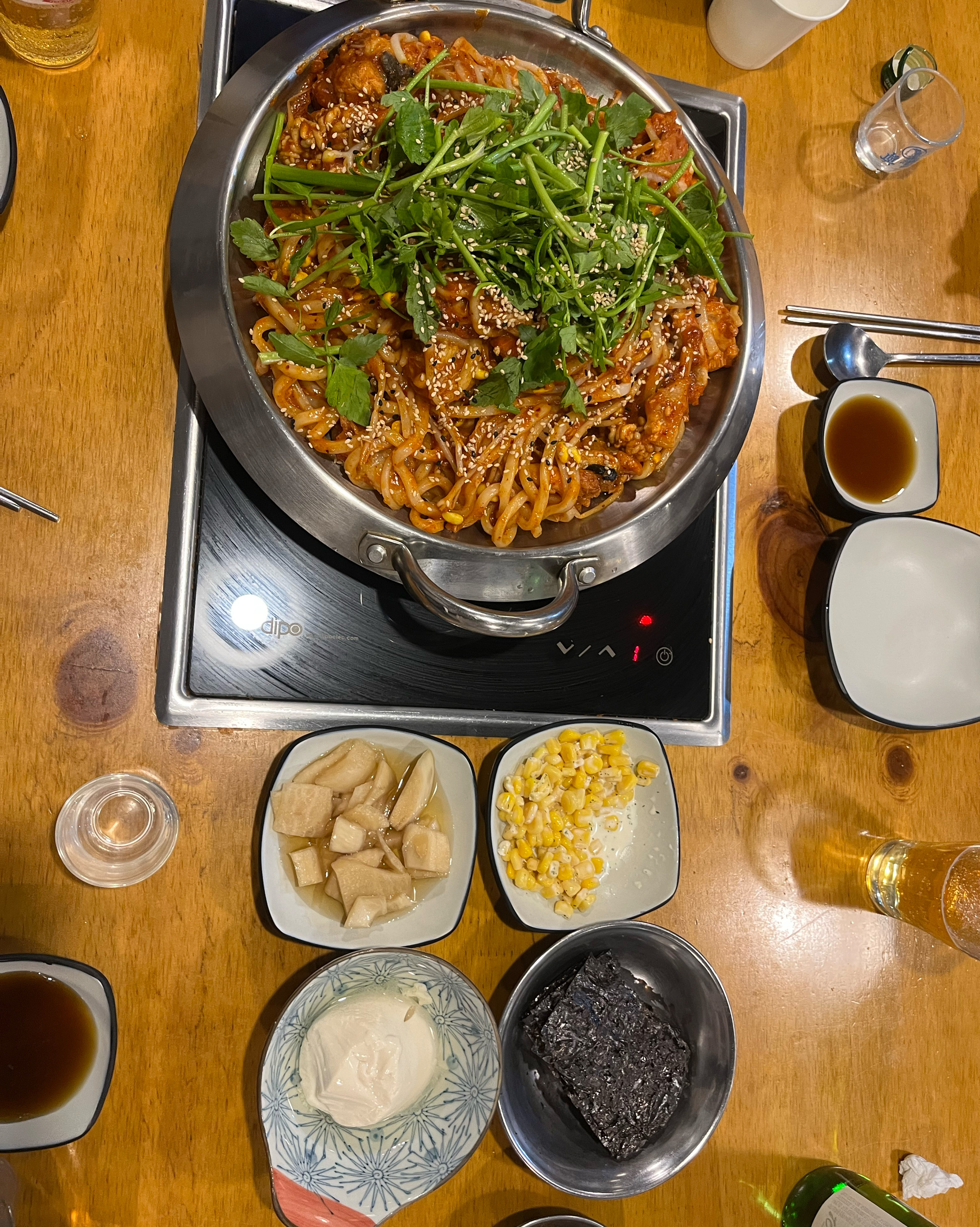 가족들끼리 밥 먹으러 왔는데 가게도 깨끗하고 양도 많고 맵기도 적당해서 너무 좋네요 콘마요