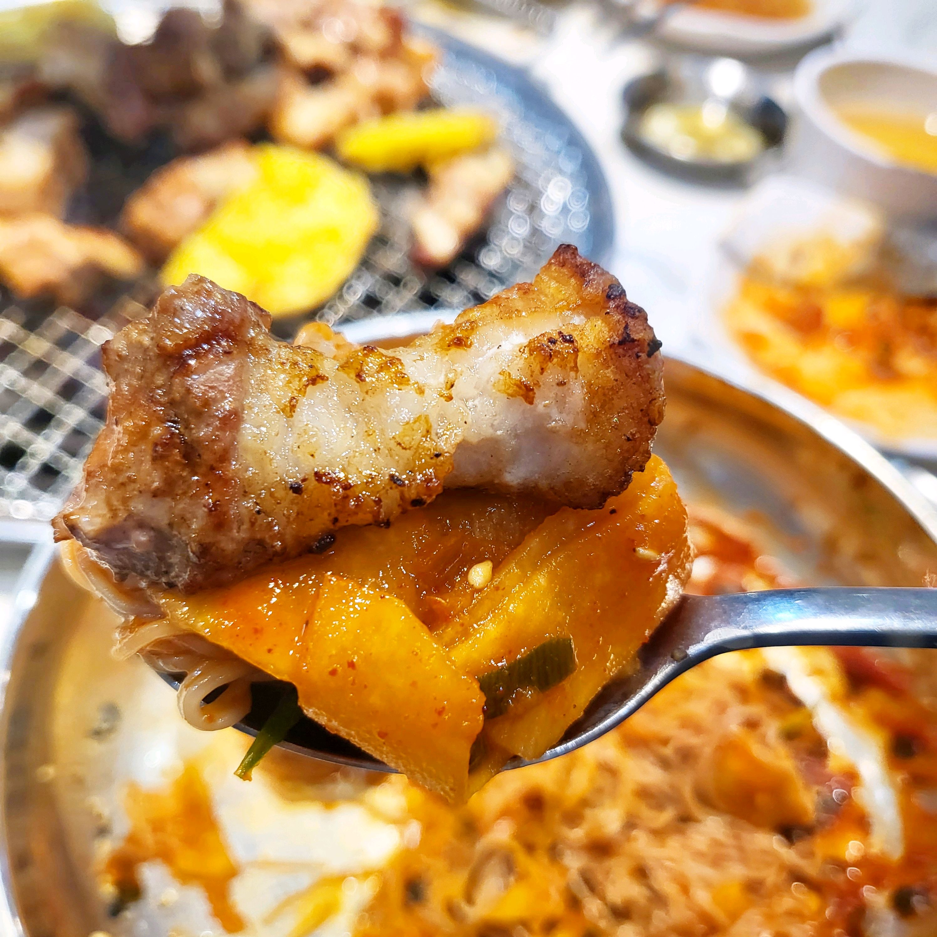 운정 무한리필 맛집이에요! 내부가 넓어서 가족 모임이나 송년회 장소로도 넘 좋을 것 같고