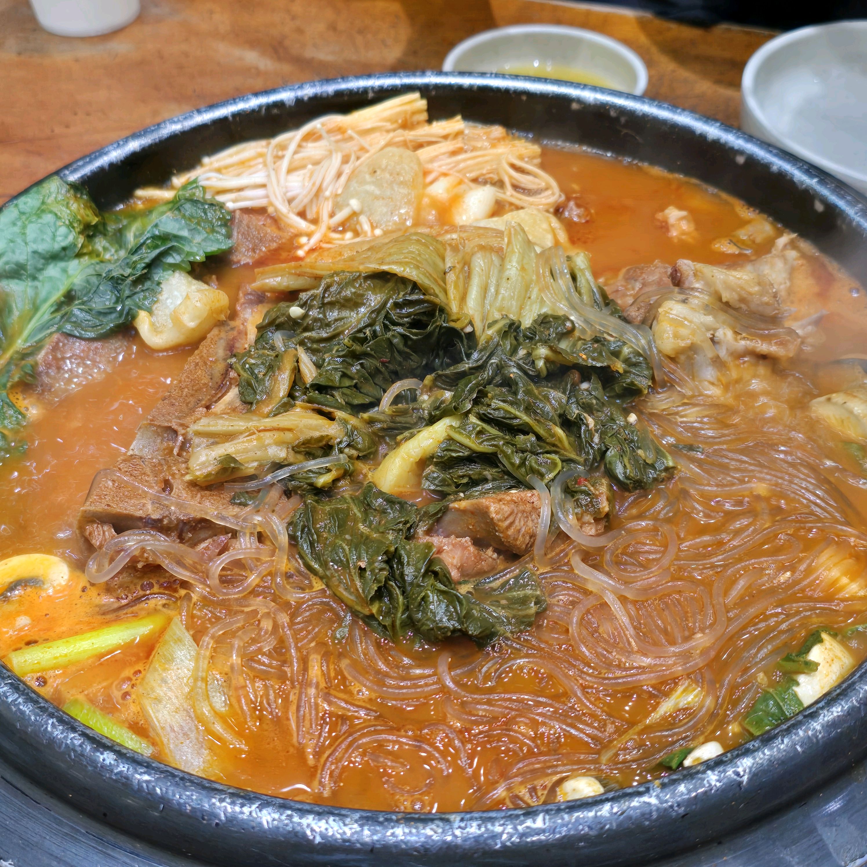 
봉화산역식당 한동길뼈다귀감자탕 신내본점