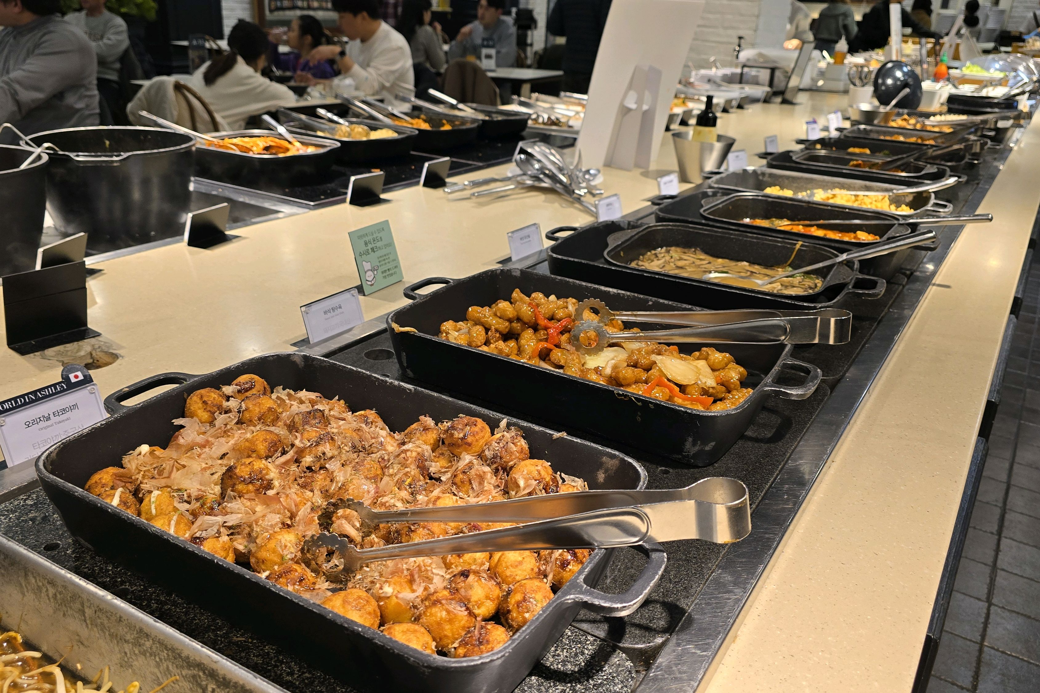 주말이어서 그런지 30분 정도 기다렸다 입장하였습니다 - 순천 맛집 애슐리퀸즈 NC 순천점