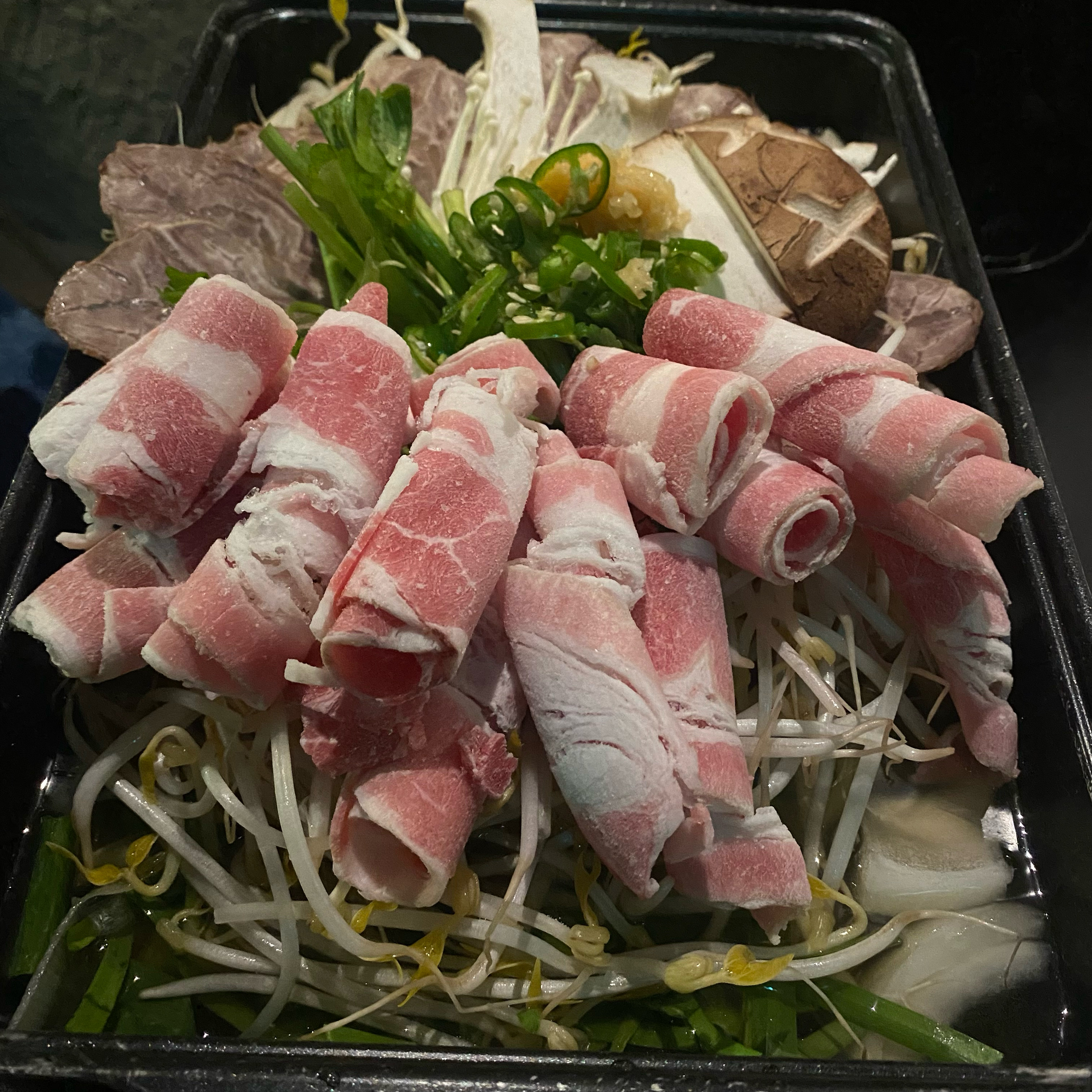 사장님 진짜 짱 친절 하시고 너무맛있고 분위기 너무 좋아요 성수 사람들 여기 다 모인듯해요